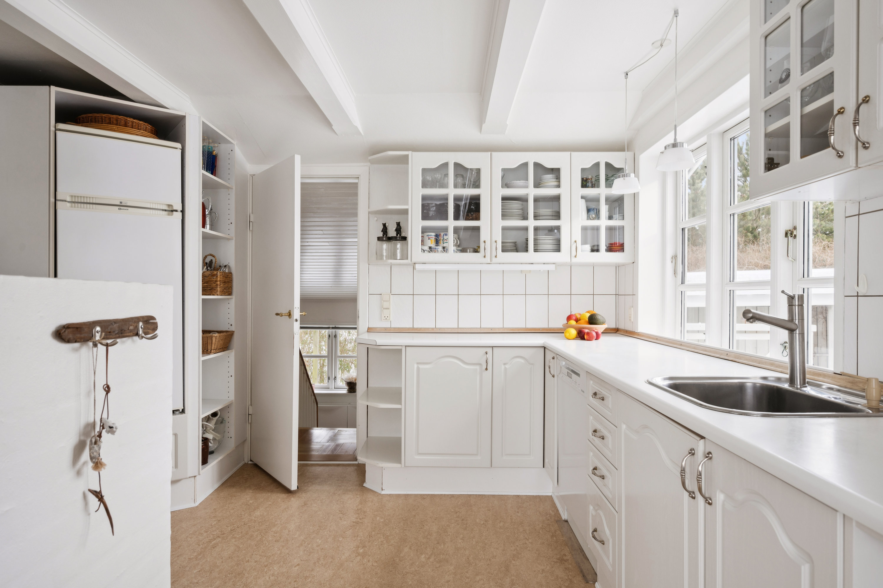 Fremhævet køkken billede i fuldskærmstilstand. Billede af Vibæk Strandvej 7, 8400 Ebeltoft