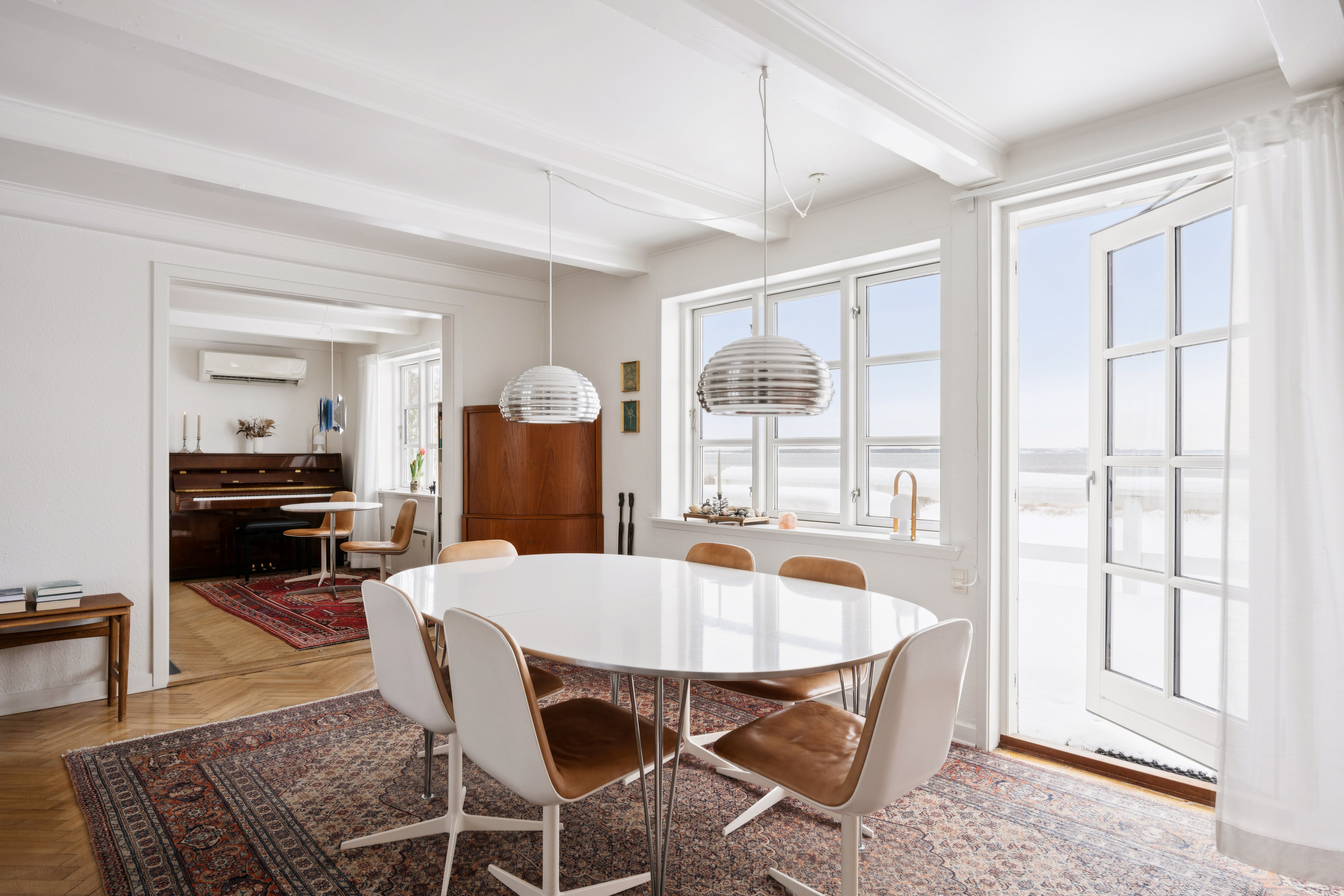 Fremhævet stue billede i fuldskærmstilstand. Billede af Vibæk Strandvej 7, 8400 Ebeltoft