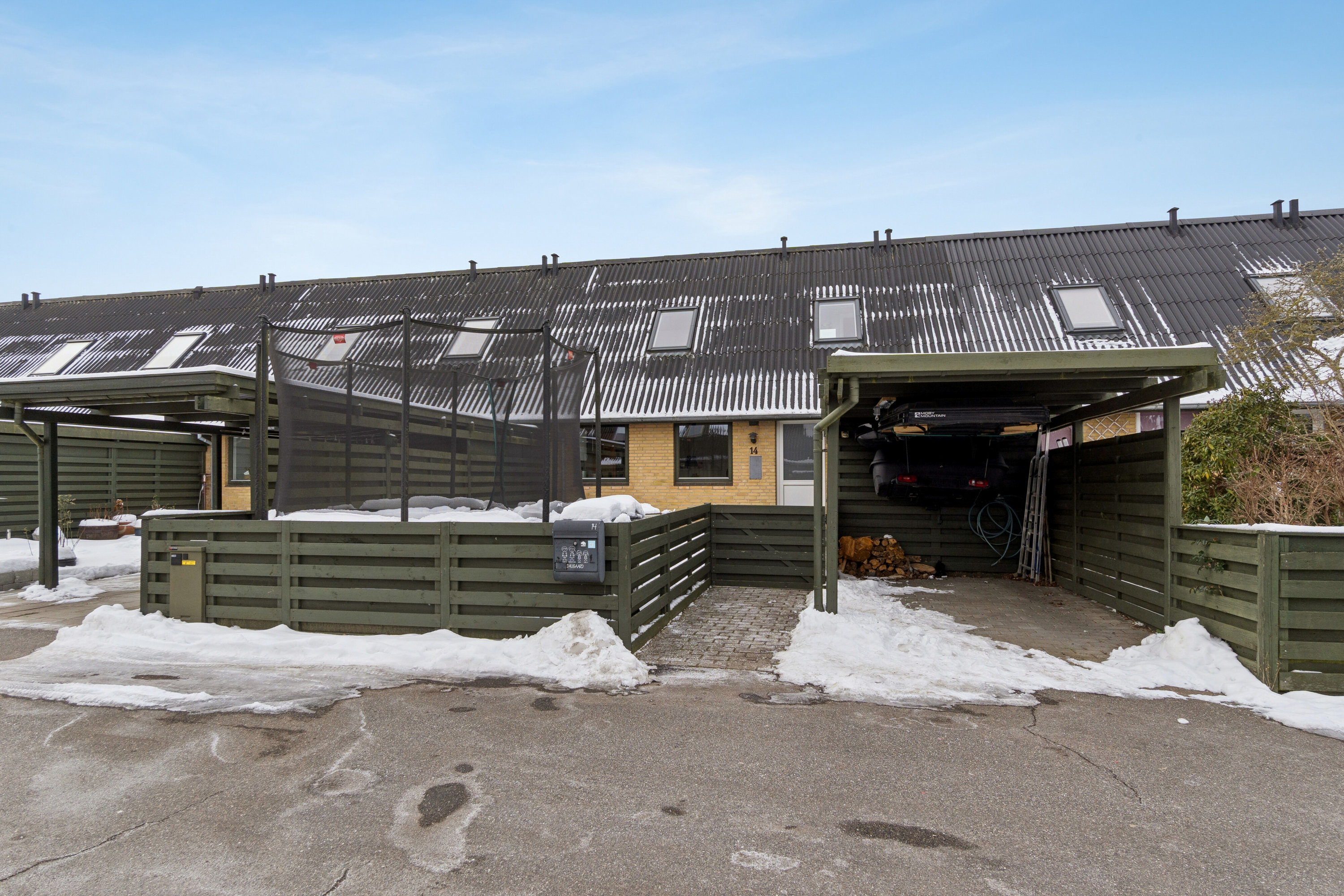 Fremhævet set fra vejen billede i fuldskærmstilstand. Billede af Snedronningvej 14, 4200 Slagelse