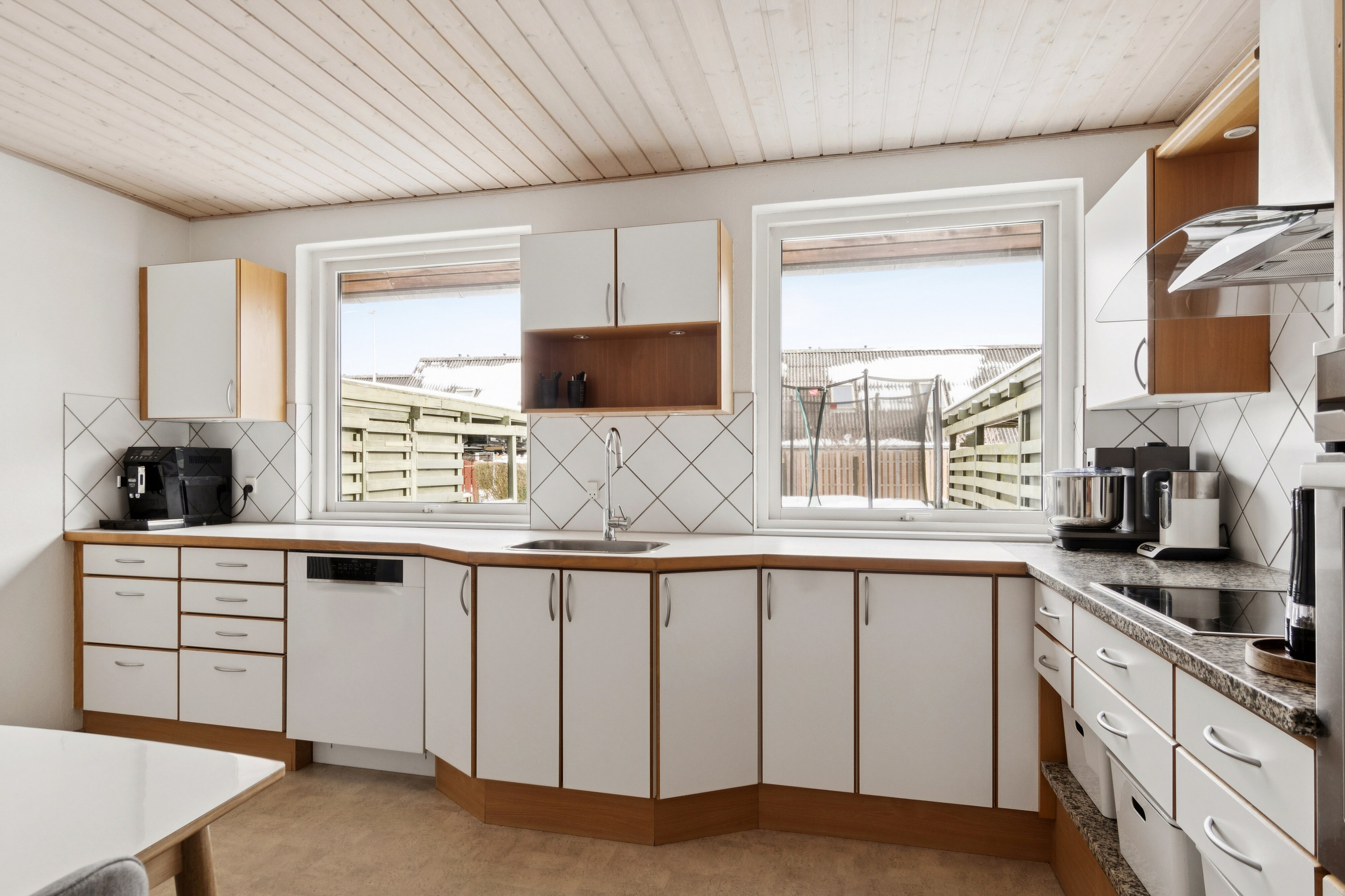 Fremhævet køkken billede i fuldskærmstilstand. Billede af Snedronningvej 14, 4200 Slagelse