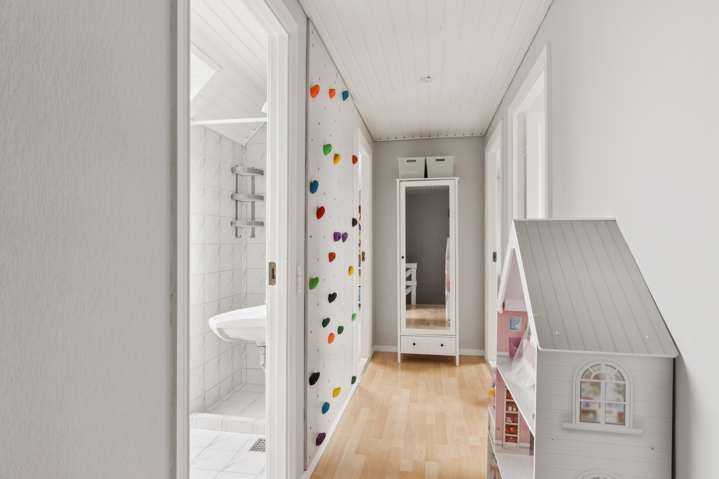 Fremhævet gang billede i fuldskærmstilstand. Billede af Snedronningvej 14, 4200 Slagelse