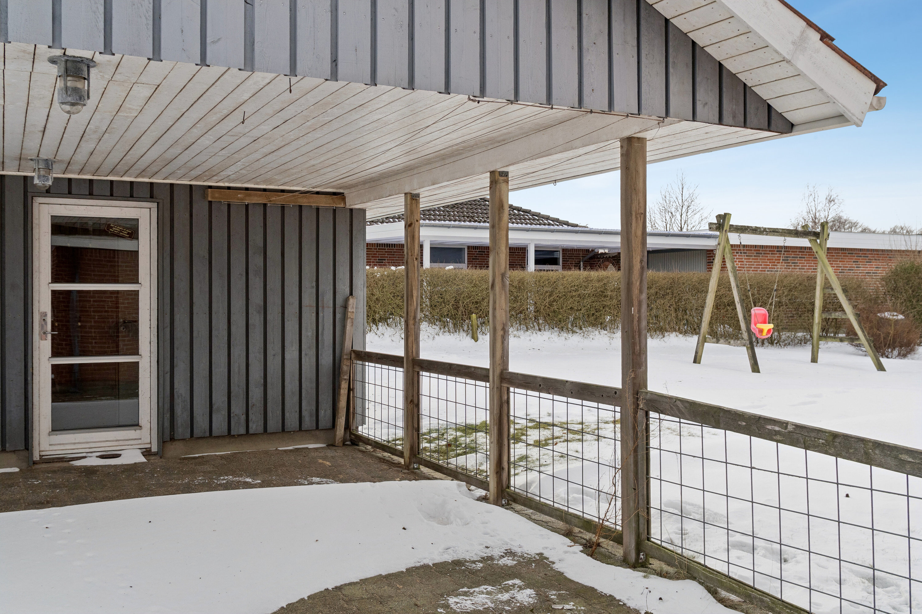 Fremhævet udendørs billede i fuldskærmstilstand. Billede af Rugvænget 33, 9870 Sindal