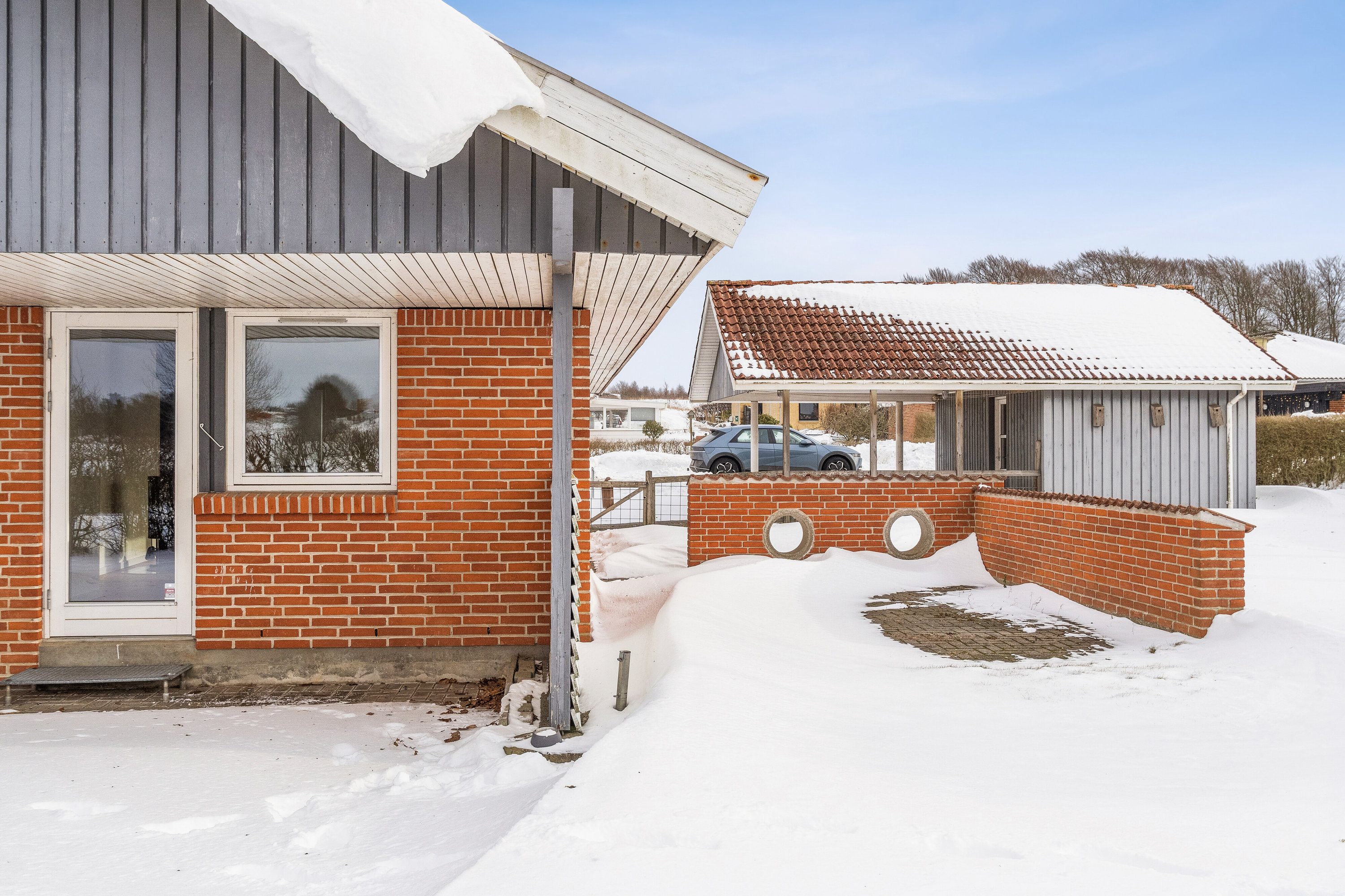 Fremhævet udendørs billede i fuldskærmstilstand. Billede af Rugvænget 33, 9870 Sindal