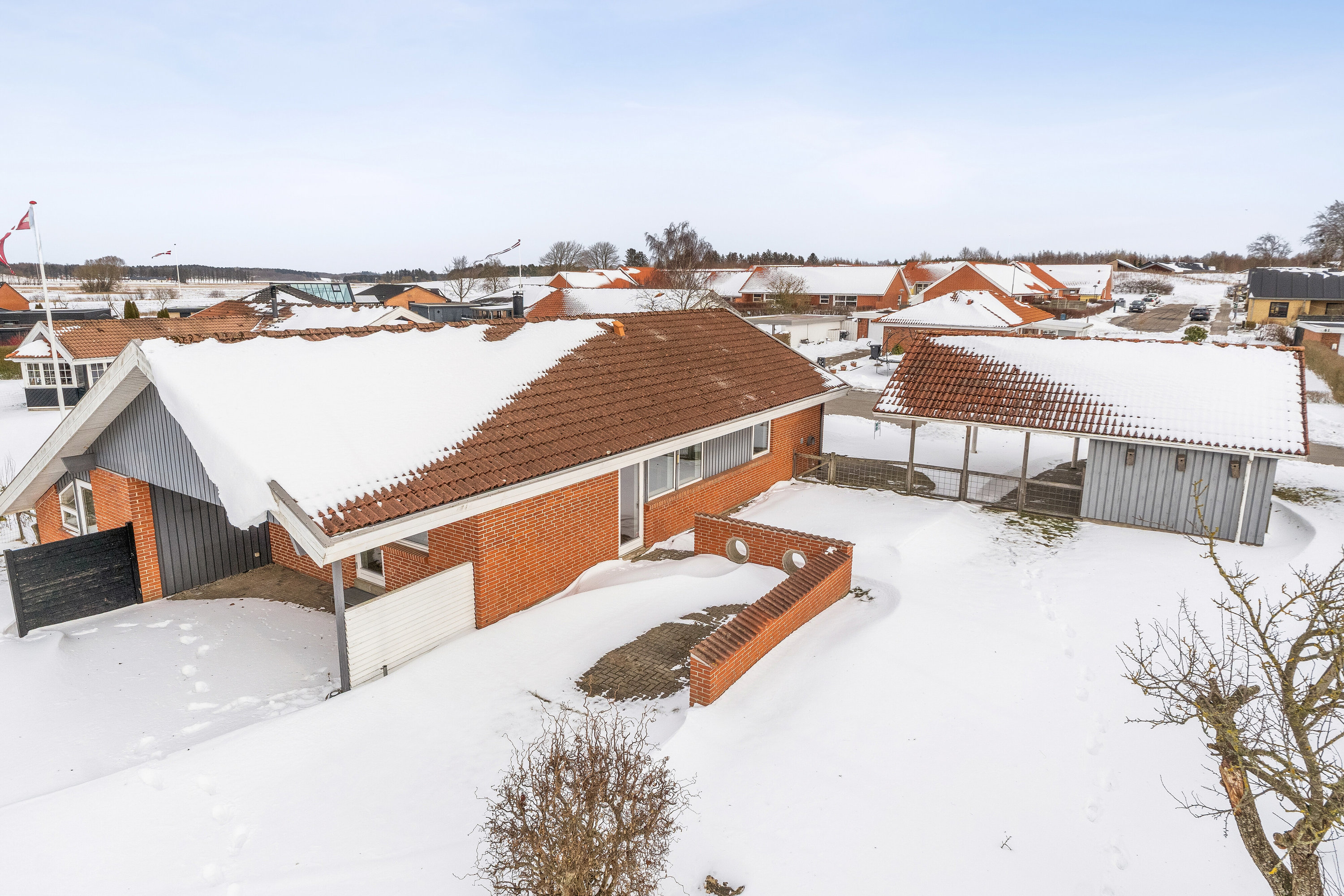 Fremhævet set fra haven billede i fuldskærmstilstand. Billede af Rugvænget 33, 9870 Sindal