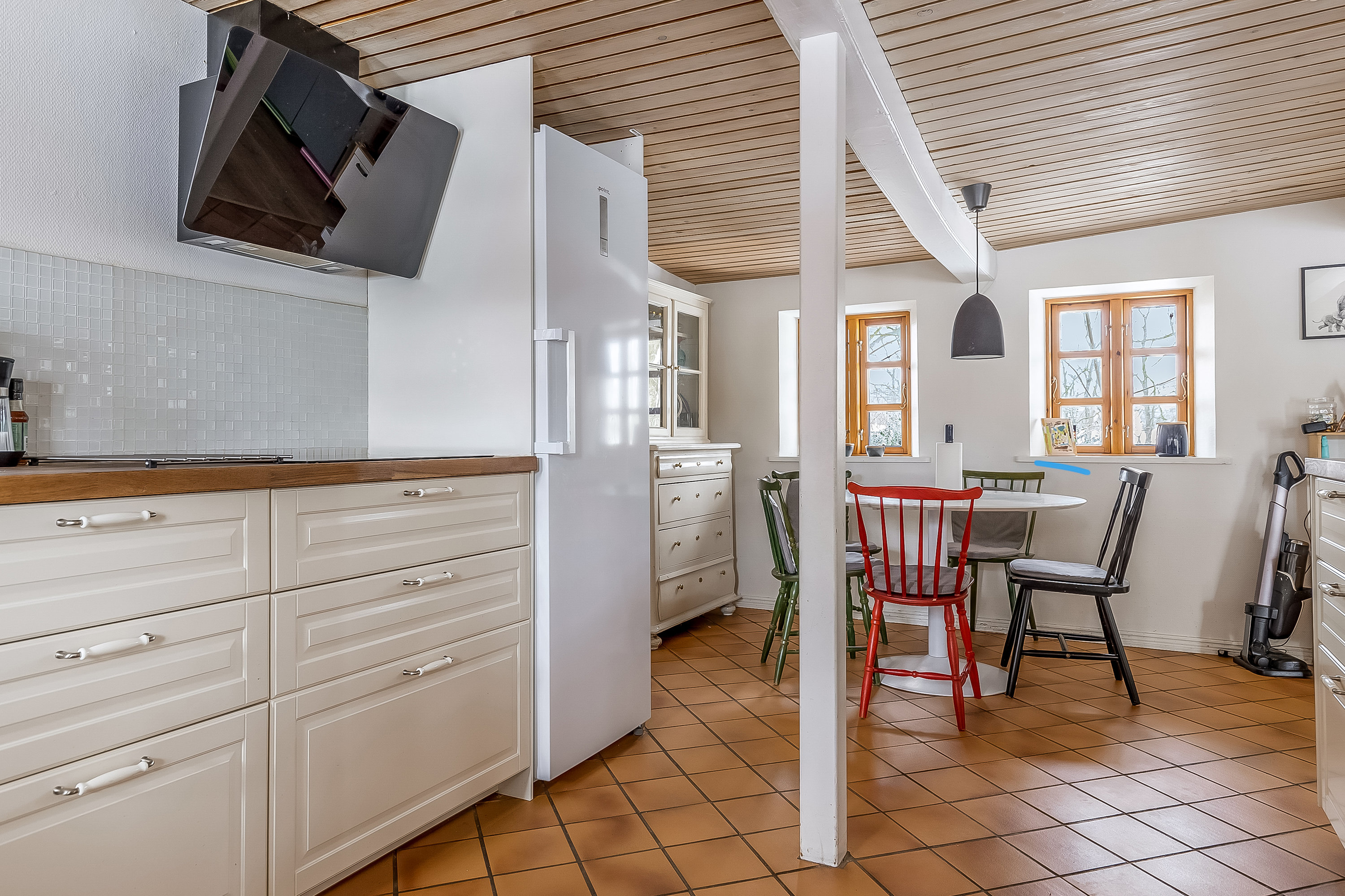 Fremhævet køkken billede i fuldskærmstilstand. Billede af Brakker Stationsvej 15, Brakker, 6040 Egtved