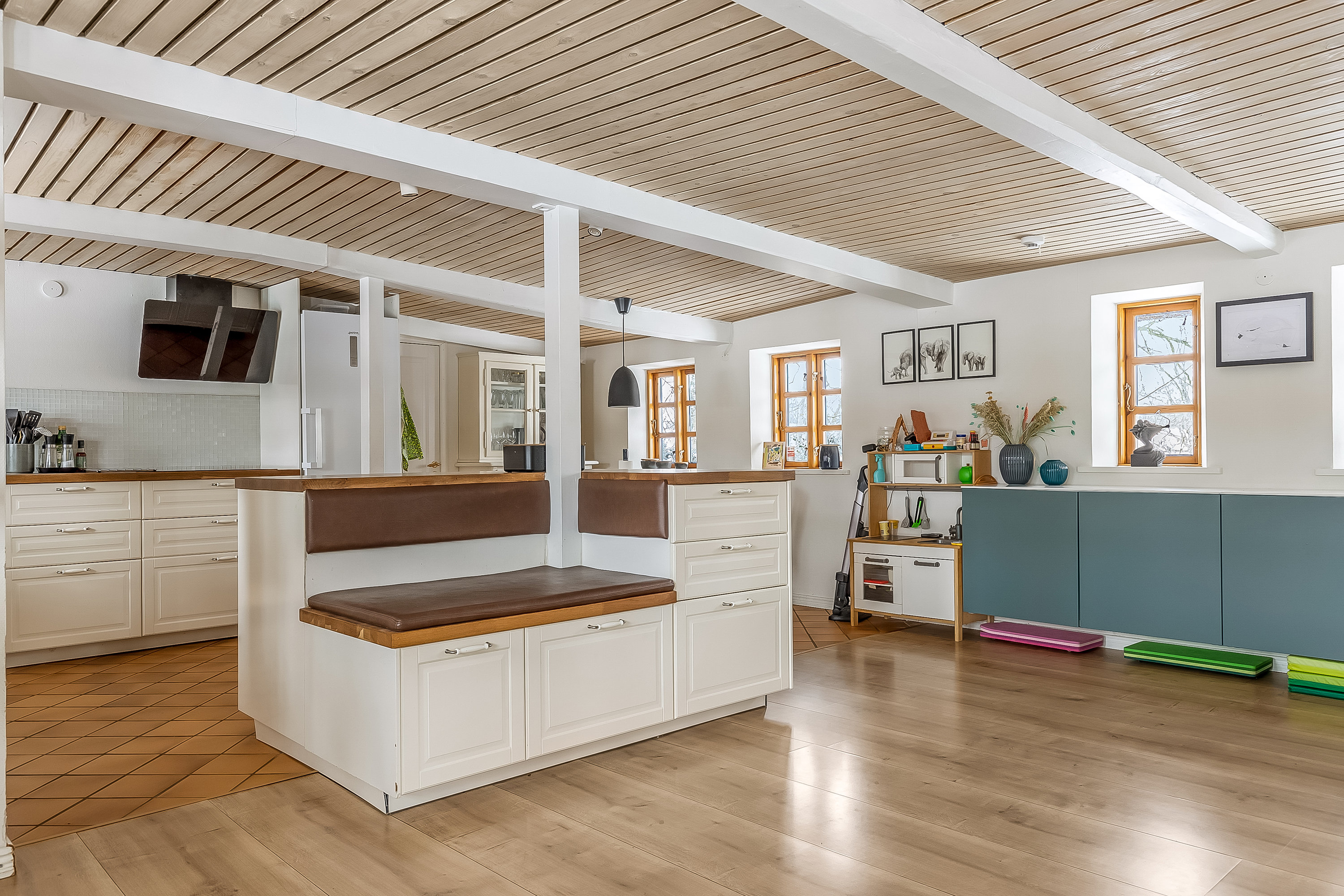 Fremhævet køkken billede i fuldskærmstilstand. Billede af Brakker Stationsvej 15, Brakker, 6040 Egtved