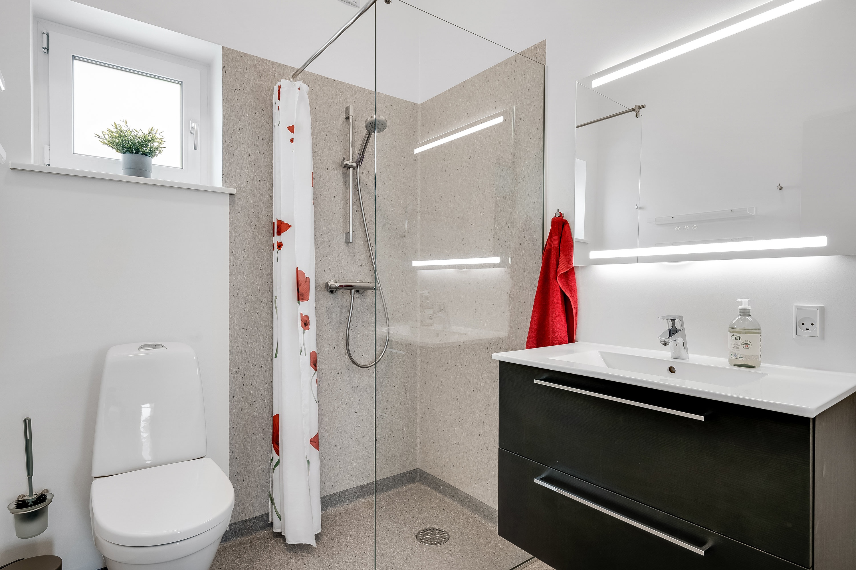 Fremhævet badeværelse billede i fuldskærmstilstand. Billede af Lakolk 195, Lakolk, 6792 Rømø