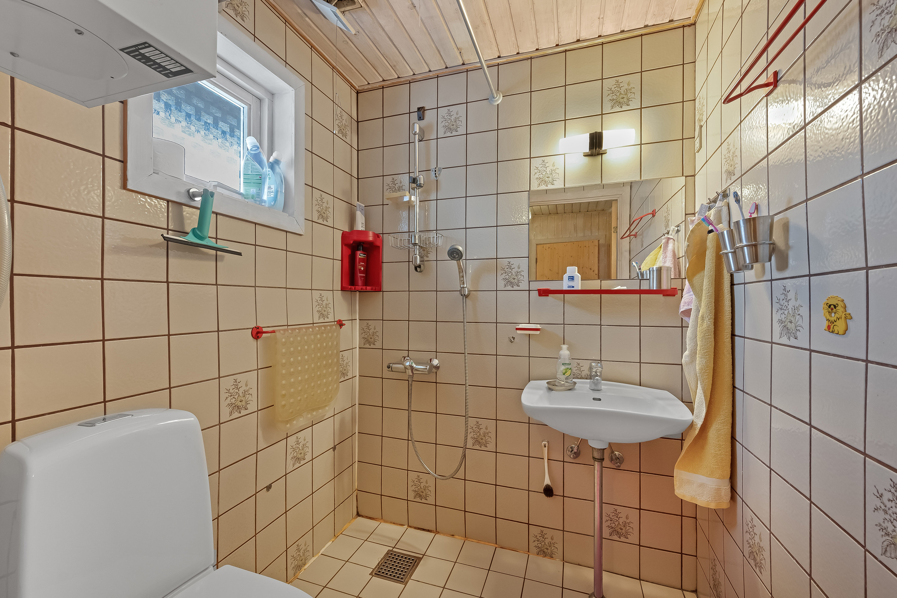 Fremhævet badeværelse billede i fuldskærmstilstand. Billede af Gyvelvej 31, Stauning, 6900 Skjern