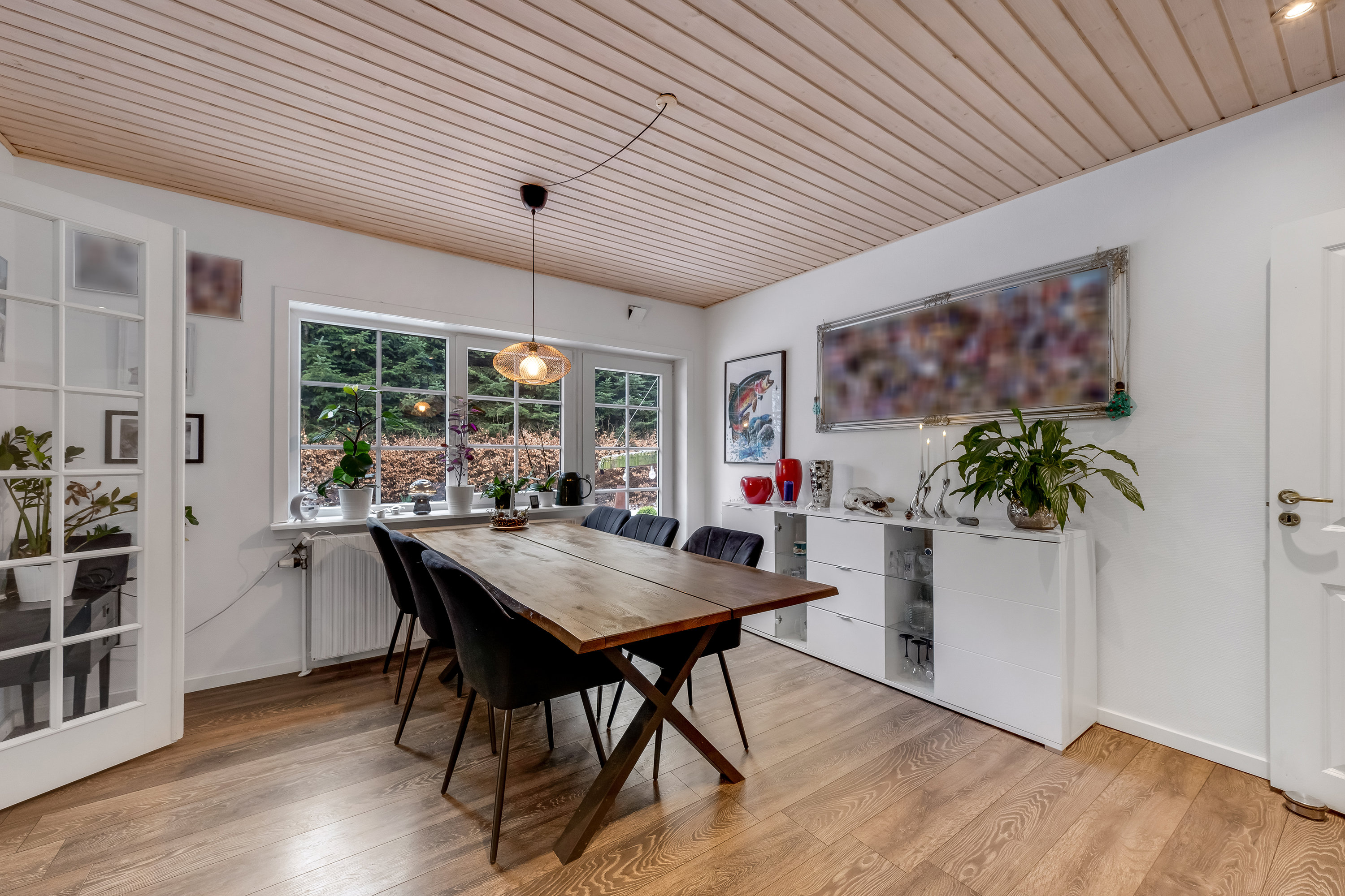 Fremhævet stue billede i fuldskærmstilstand. Billede af Blåkildevej 1, 6880 Tarm