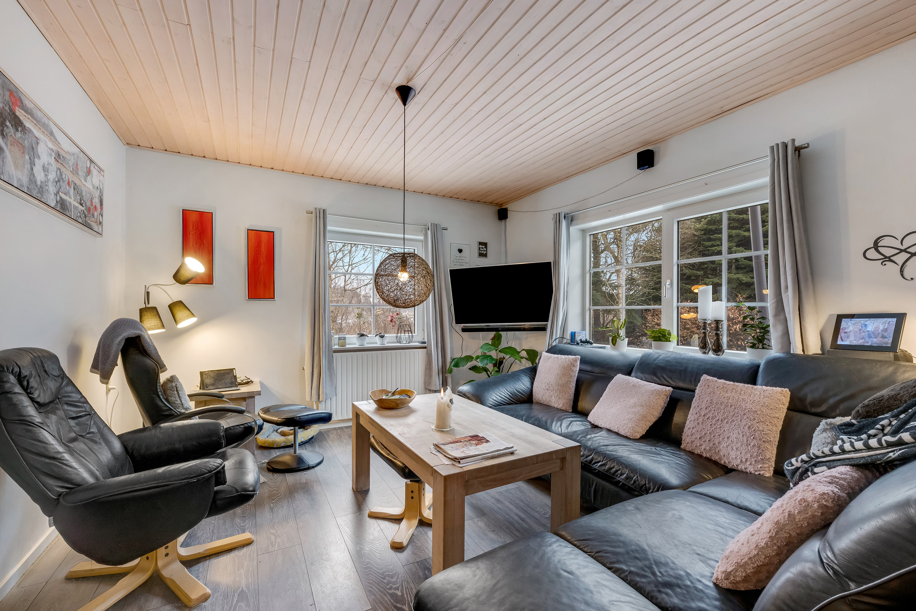 Fremhævet stue billede i fuldskærmstilstand. Billede af Blåkildevej 1, 6880 Tarm