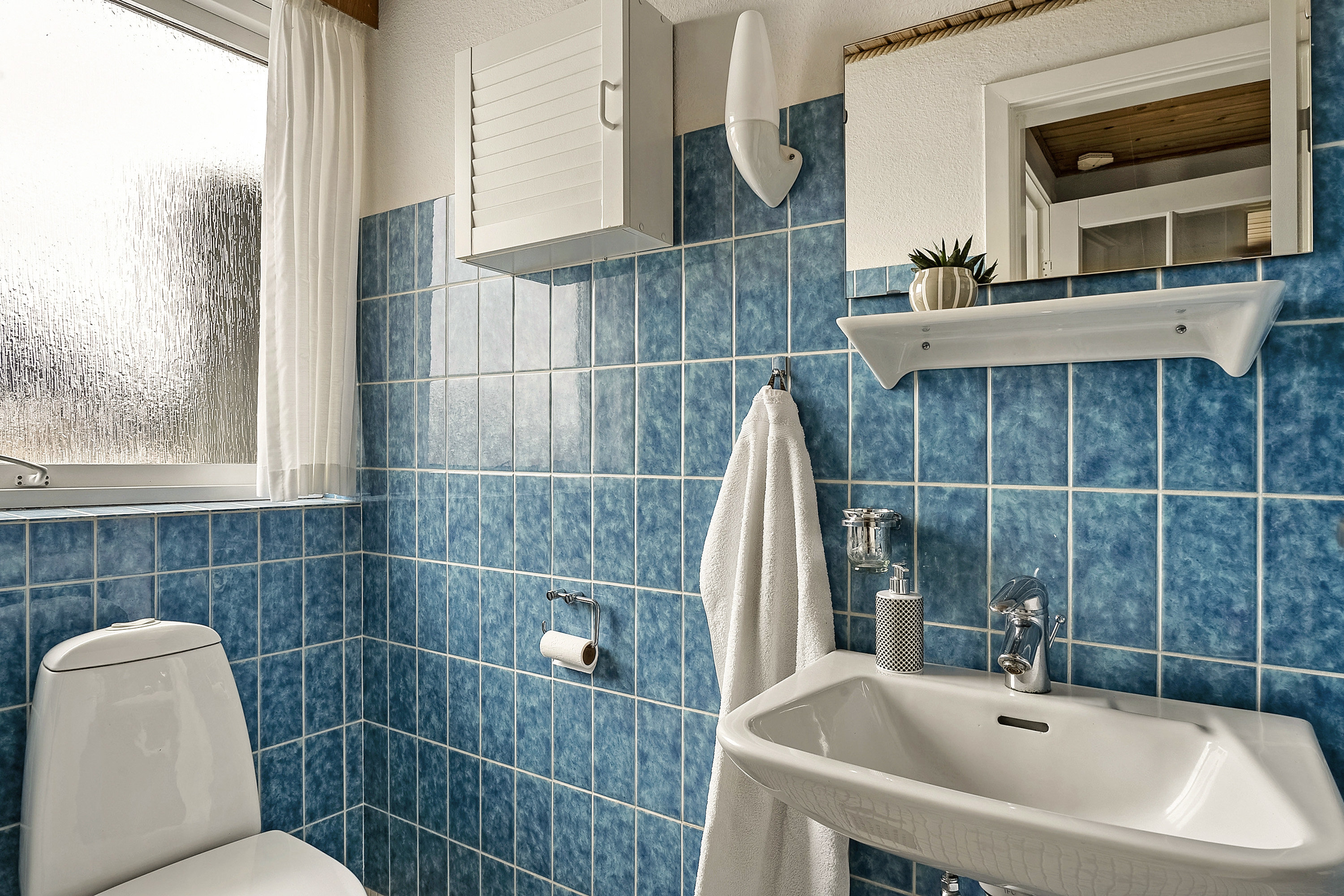 Fremhævet toilet billede i fuldskærmstilstand. Billede af Højvangen 40, 8700 Horsens