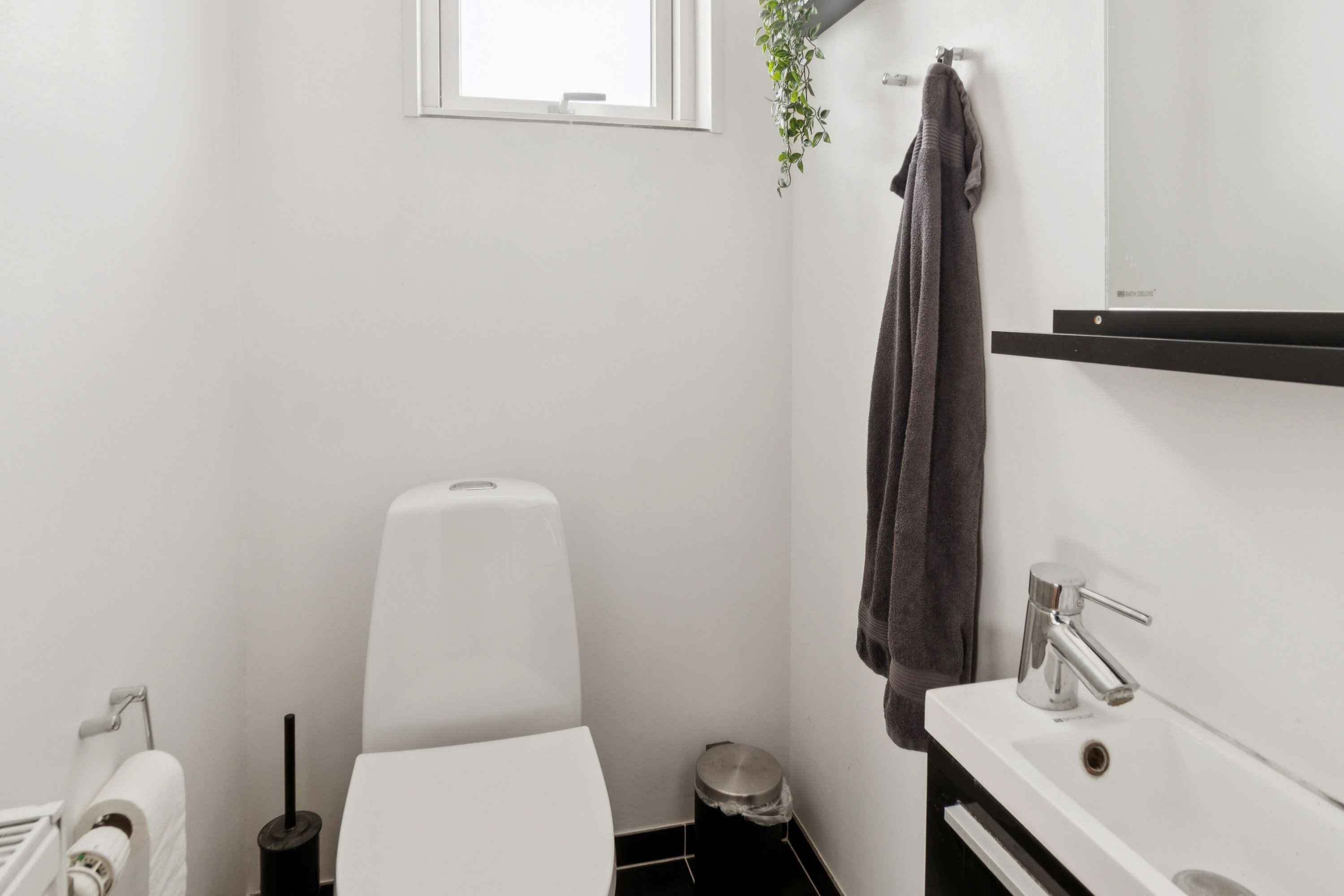 Fremhævet badeværelse billede i fuldskærmstilstand. Billede af Møllemarksvej 8, 4291 Ruds Vedby