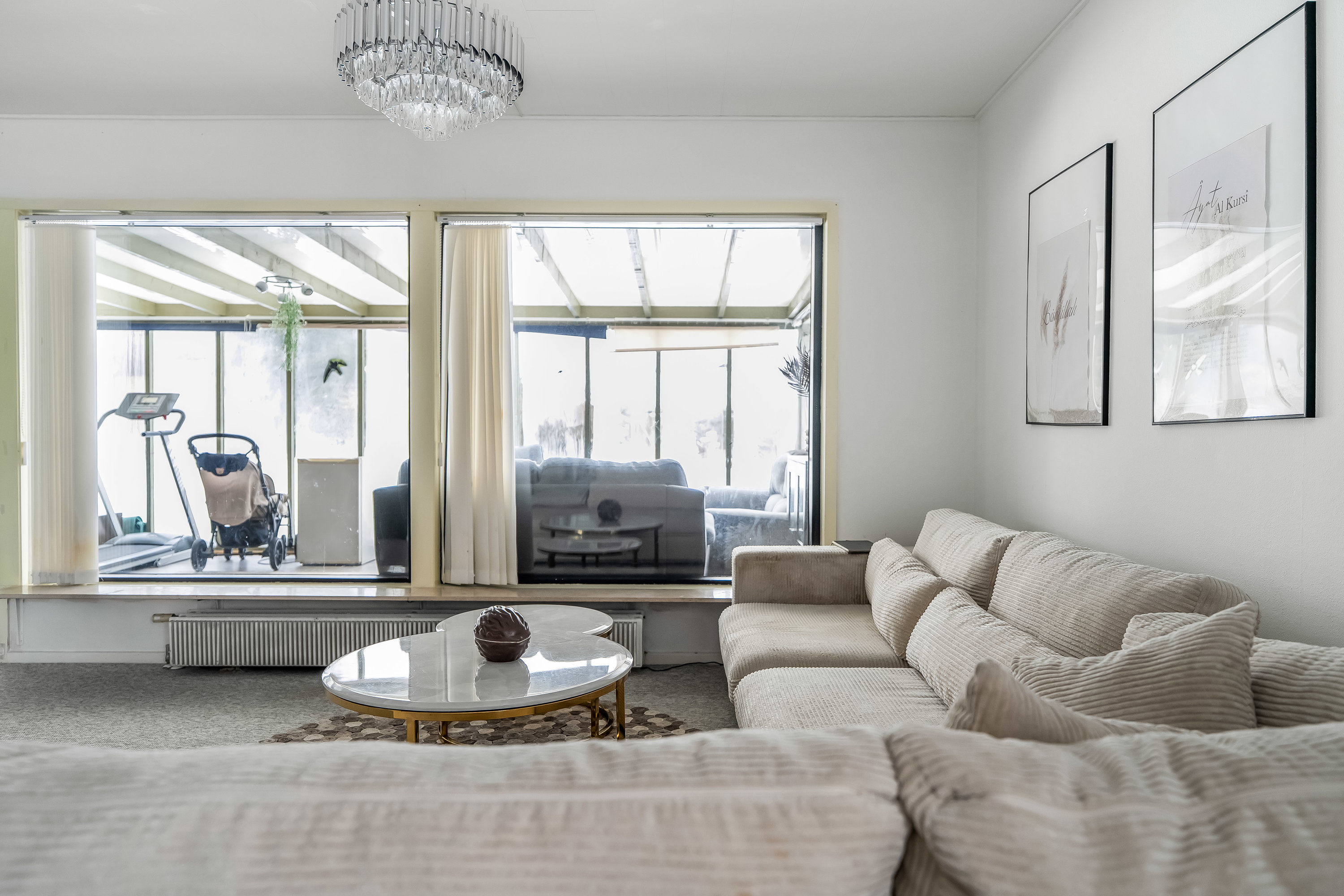 Fremhævet stue billede i fuldskærmstilstand. Billede af Enghavegårdsvej 22, Nørre Herlev, 3400 Hillerød