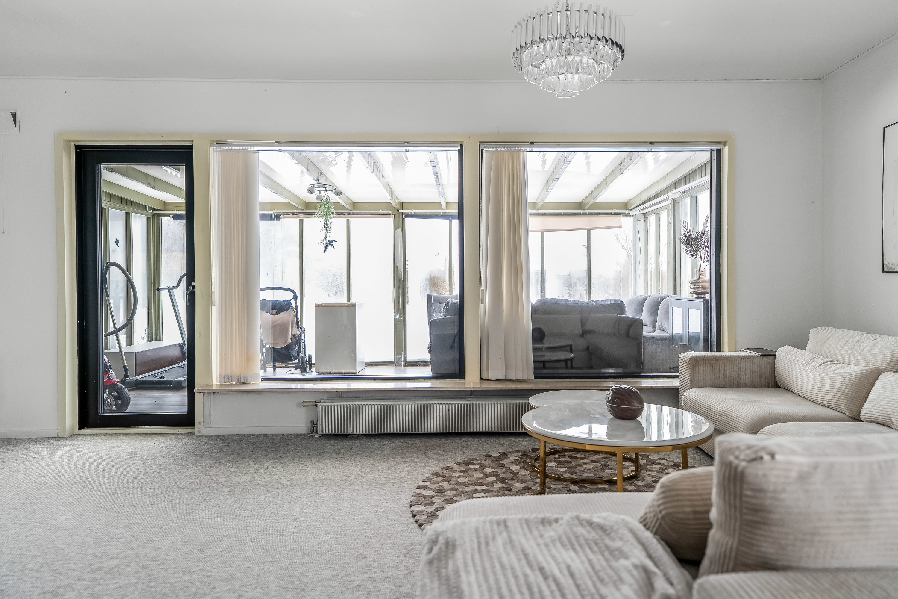 Fremhævet stue billede i fuldskærmstilstand. Billede af Enghavegårdsvej 22, Nørre Herlev, 3400 Hillerød