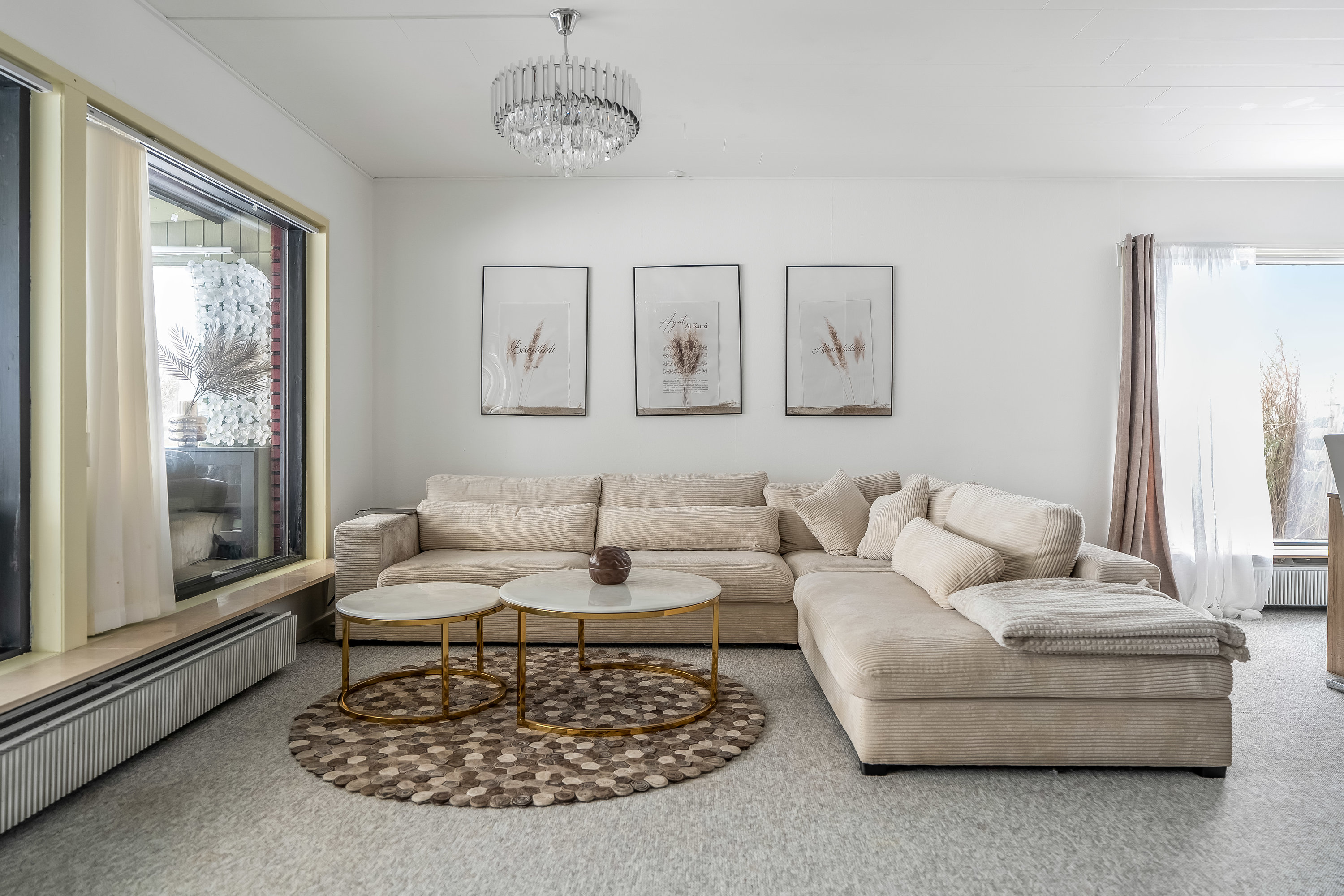 Fremhævet stue billede i fuldskærmstilstand. Billede af Enghavegårdsvej 22, Nørre Herlev, 3400 Hillerød