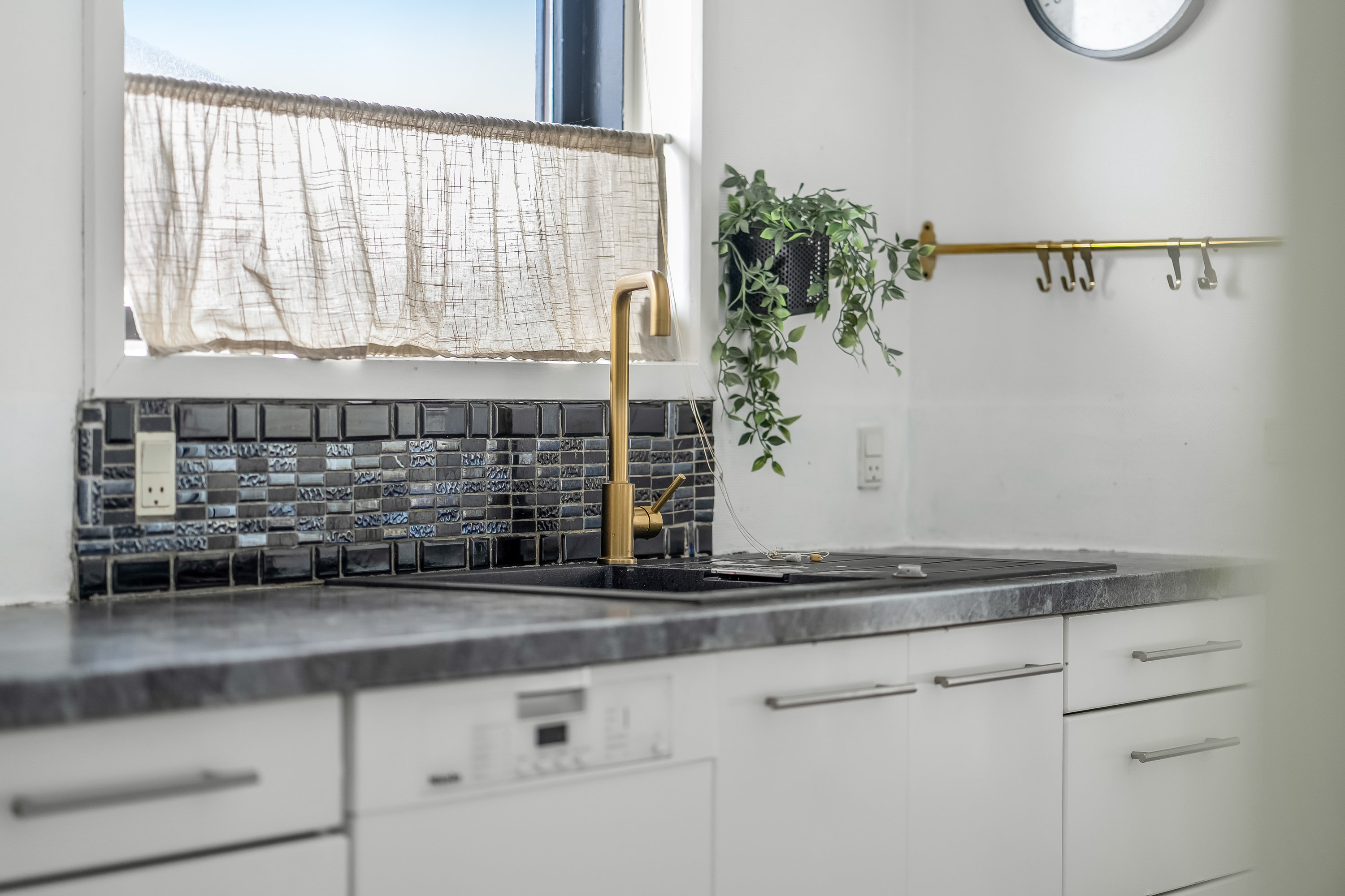 Fremhævet køkken billede i fuldskærmstilstand. Billede af Enghavegårdsvej 22, Nørre Herlev, 3400 Hillerød