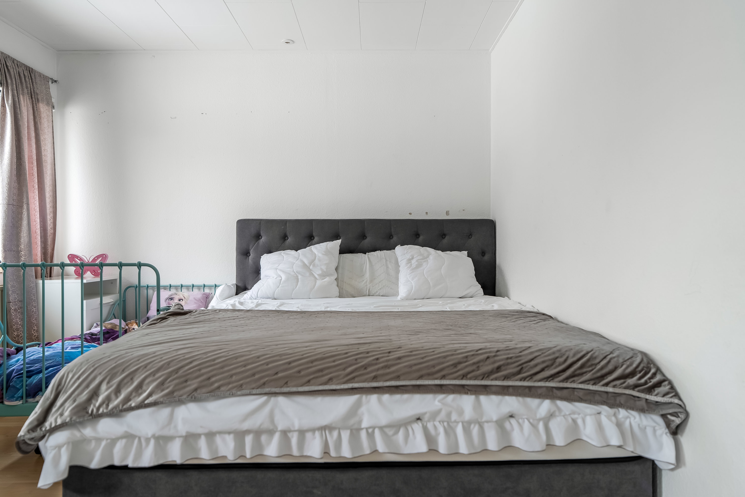 Fremhævet soveværelse billede i fuldskærmstilstand. Billede af Enghavegårdsvej 22, Nørre Herlev, 3400 Hillerød