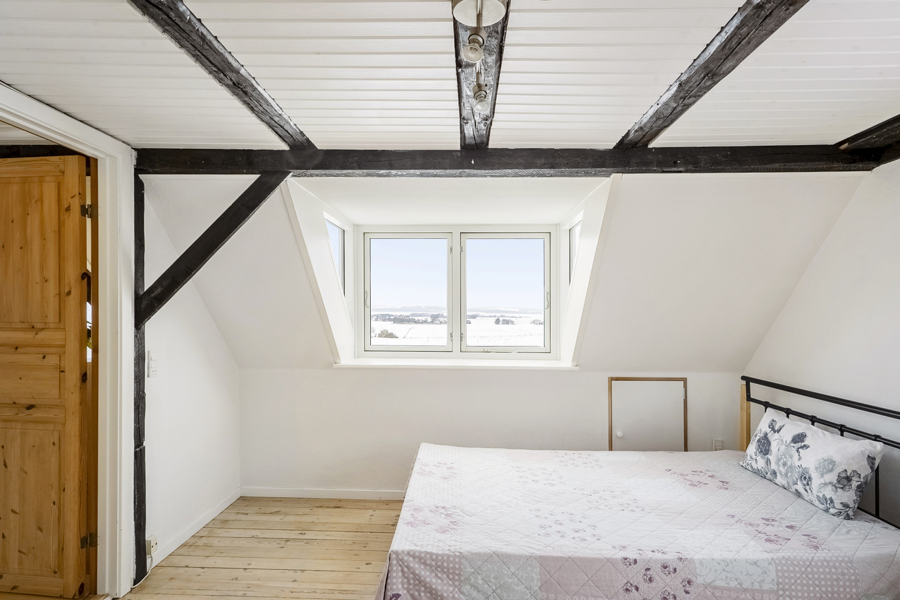 Fremhævet soveværelse billede i fuldskærmstilstand. Billede af Kraghøjvej 10, Skjold, 7130 Juelsminde