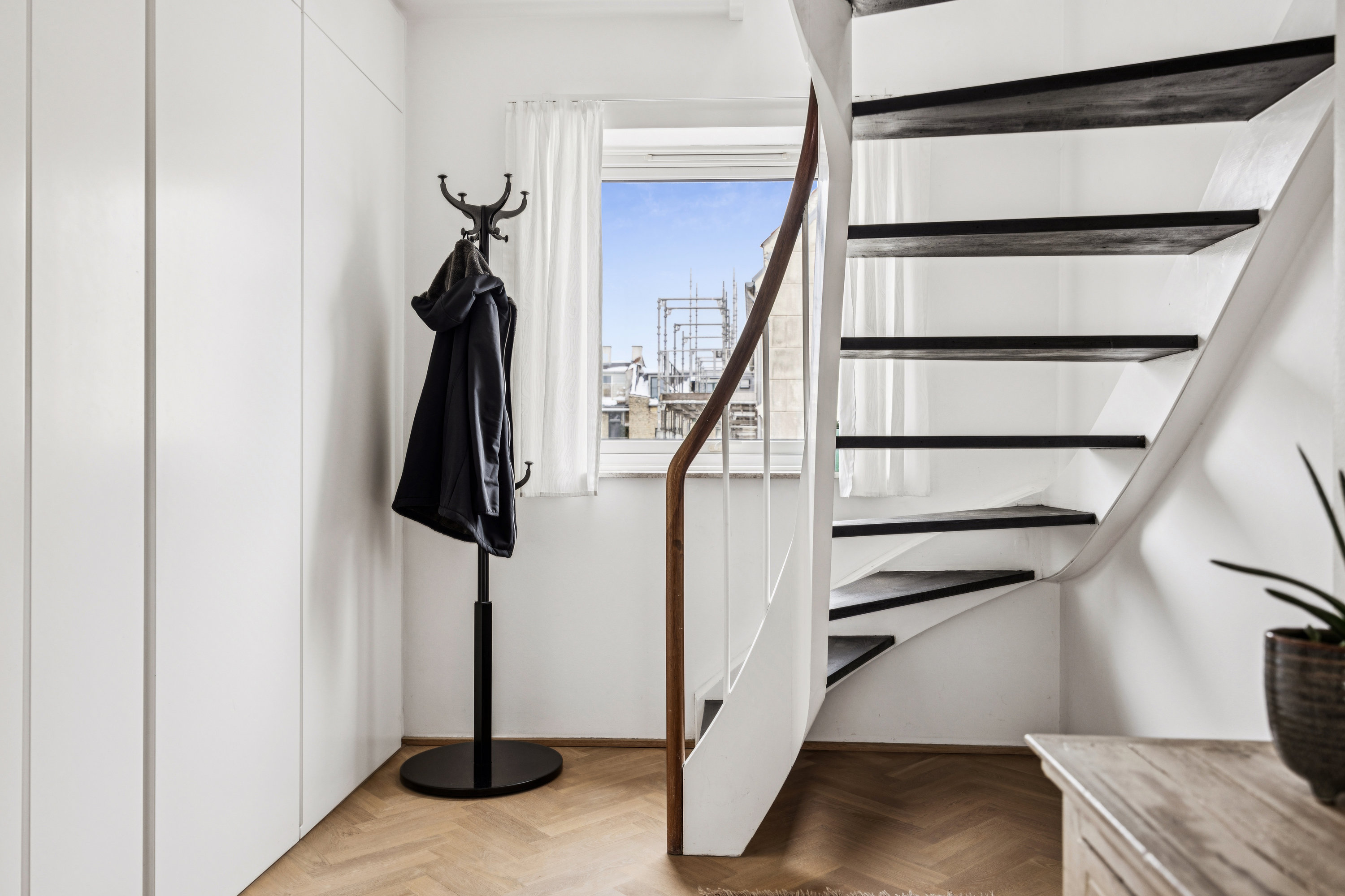 Fremhævet trappe billede i fuldskærmstilstand. Billede af Bianco Lunos Alle 8, 4. th., 1868 Frederiksberg C