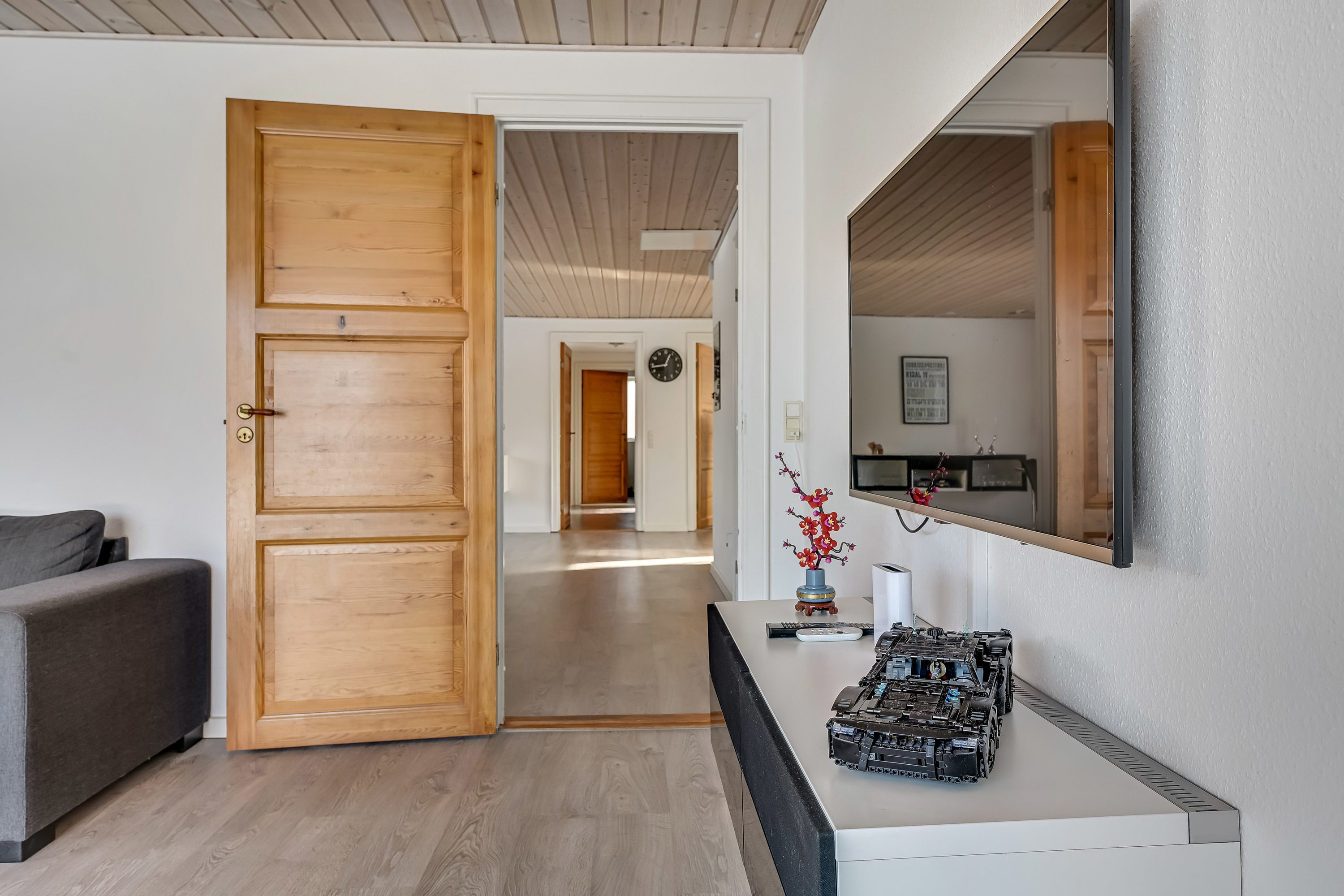 Fremhævet stue billede i fuldskærmstilstand. Billede af Sønderkær 242, 7190 Billund