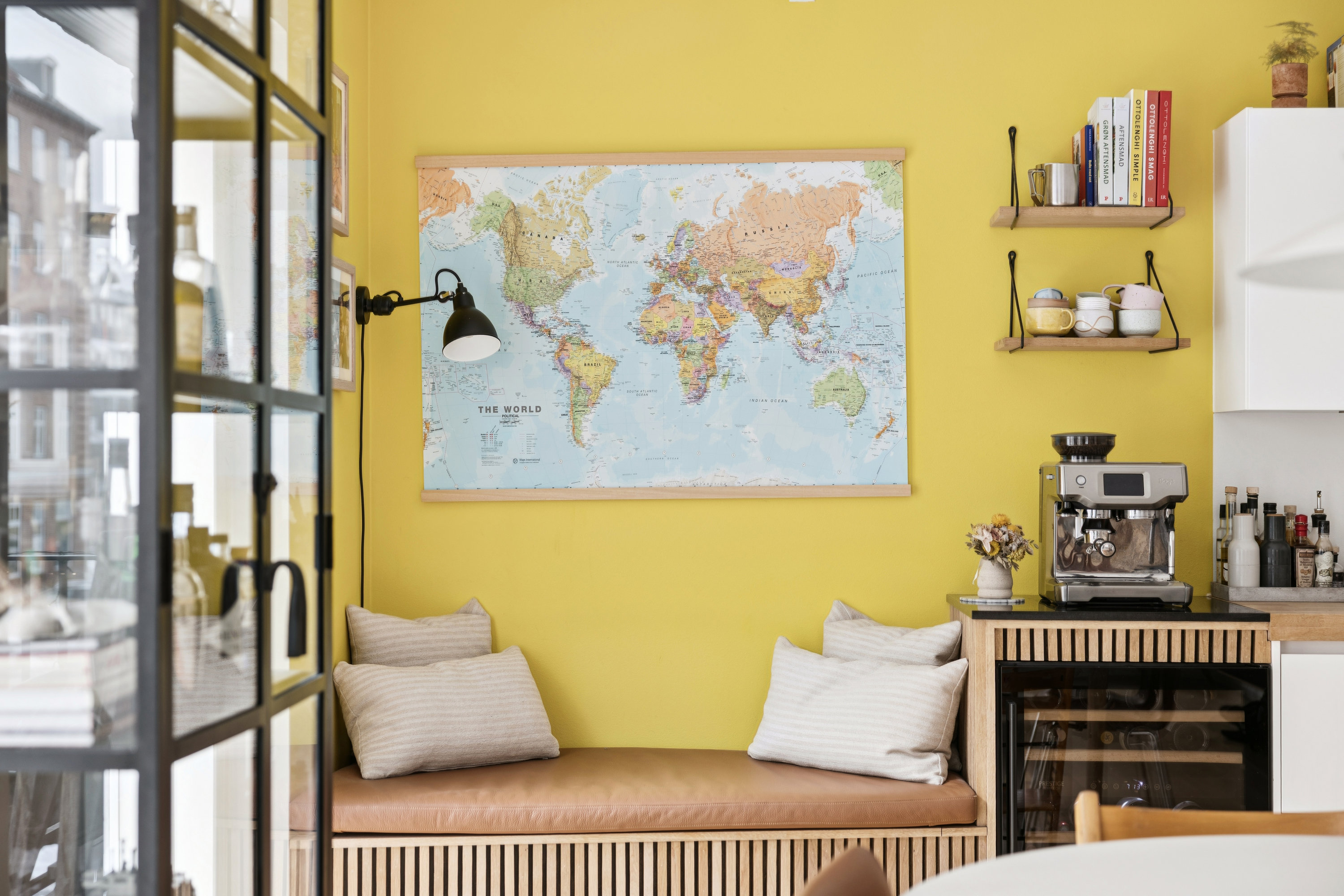 Fremhævet værelse billede i fuldskærmstilstand. Billede af Thurøvej 15, 1. th., 2000 Frederiksberg