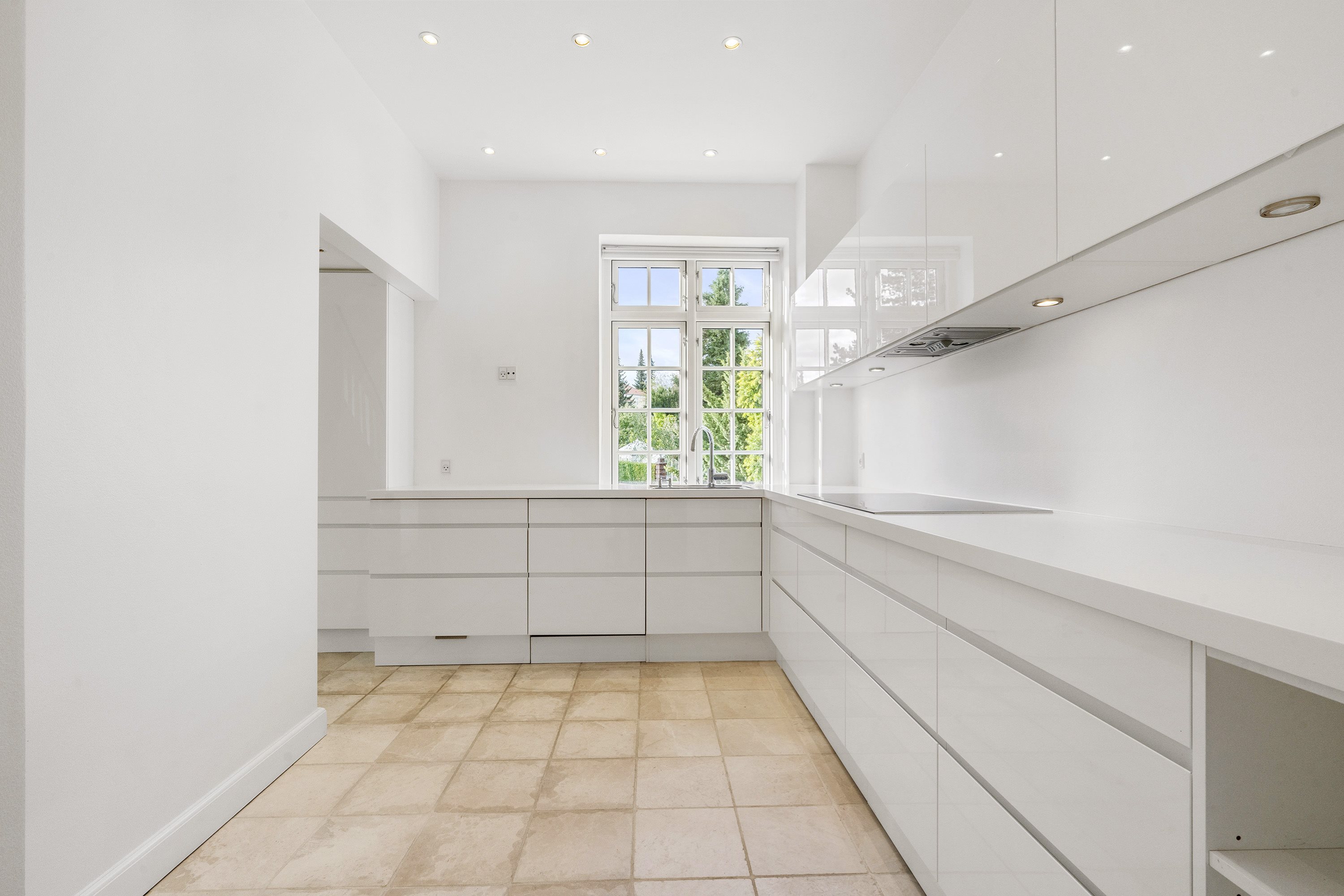 Fremhævet køkken billede i fuldskærmstilstand. Billede af Dronninggårds Alle 11, 2840 Holte