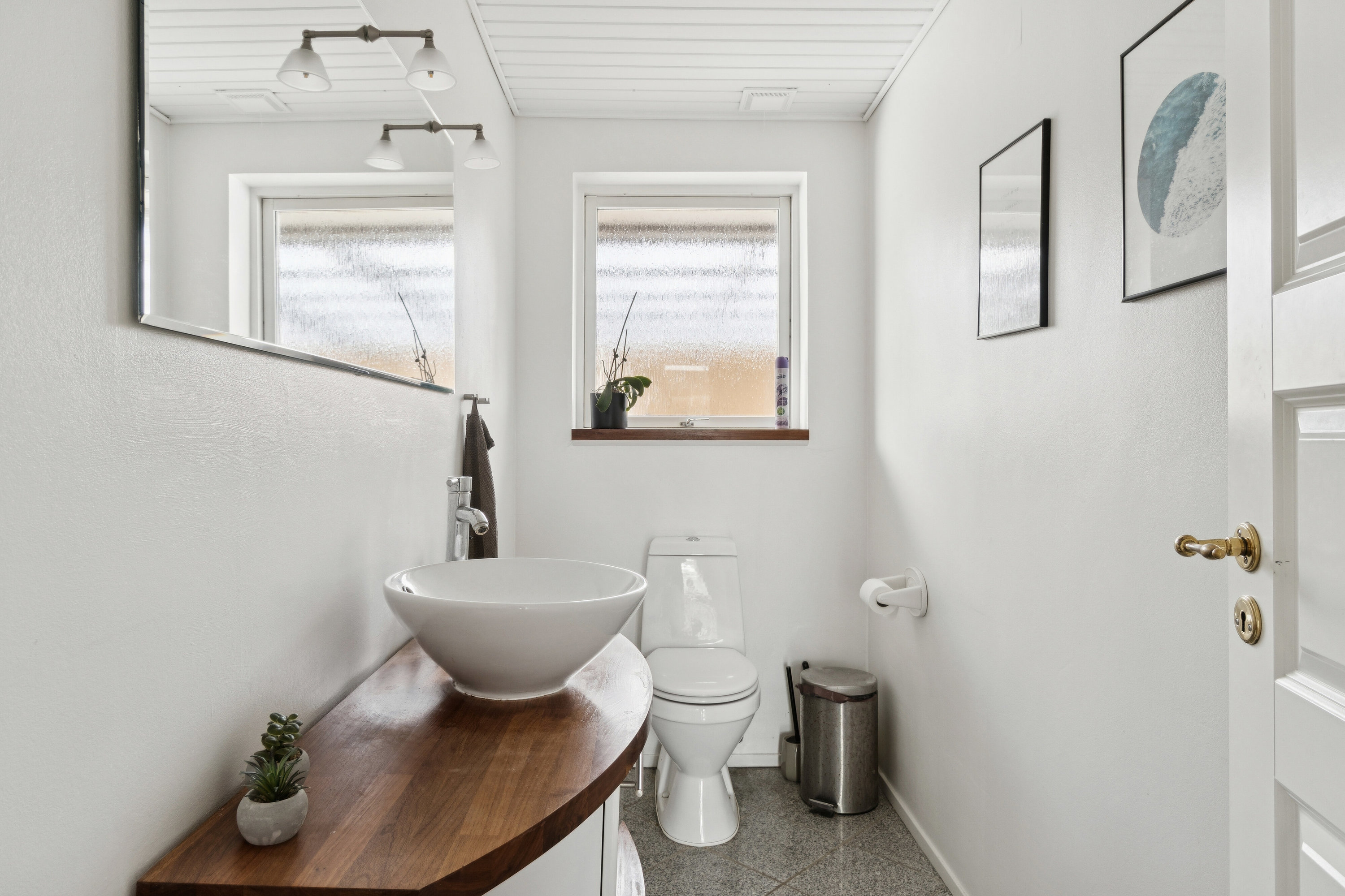 Fremhævet badeværelse billede i fuldskærmstilstand. Billede af Gammeltoft 11, 3790 Hasle