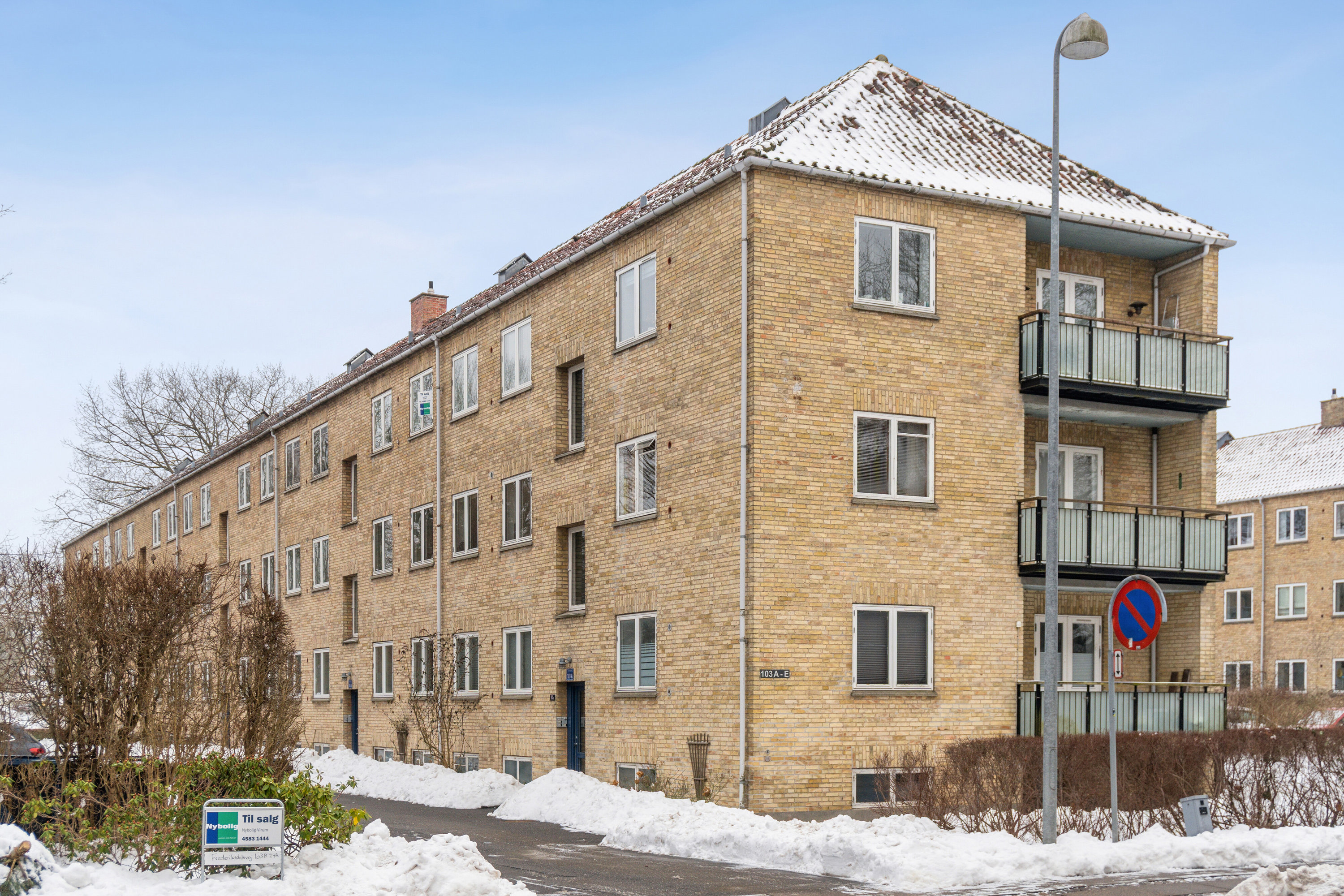 Fremhævet facade billede i fuldskærmstilstand. Billede af Frederiksdalsvej 103B, 2. th., 2830 Virum