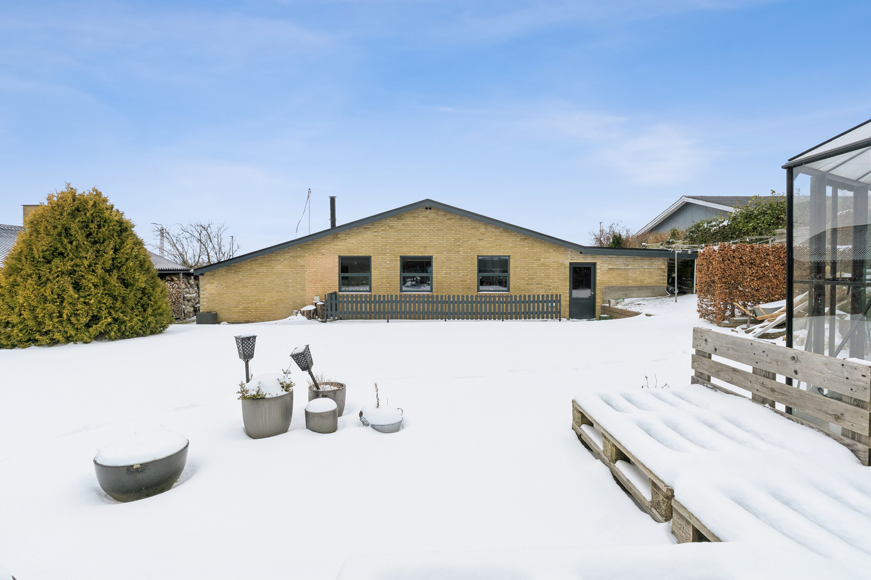 Fremhævet set fra haven billede i fuldskærmstilstand. Billede af Fresiavej 4, 9800 Hjørring