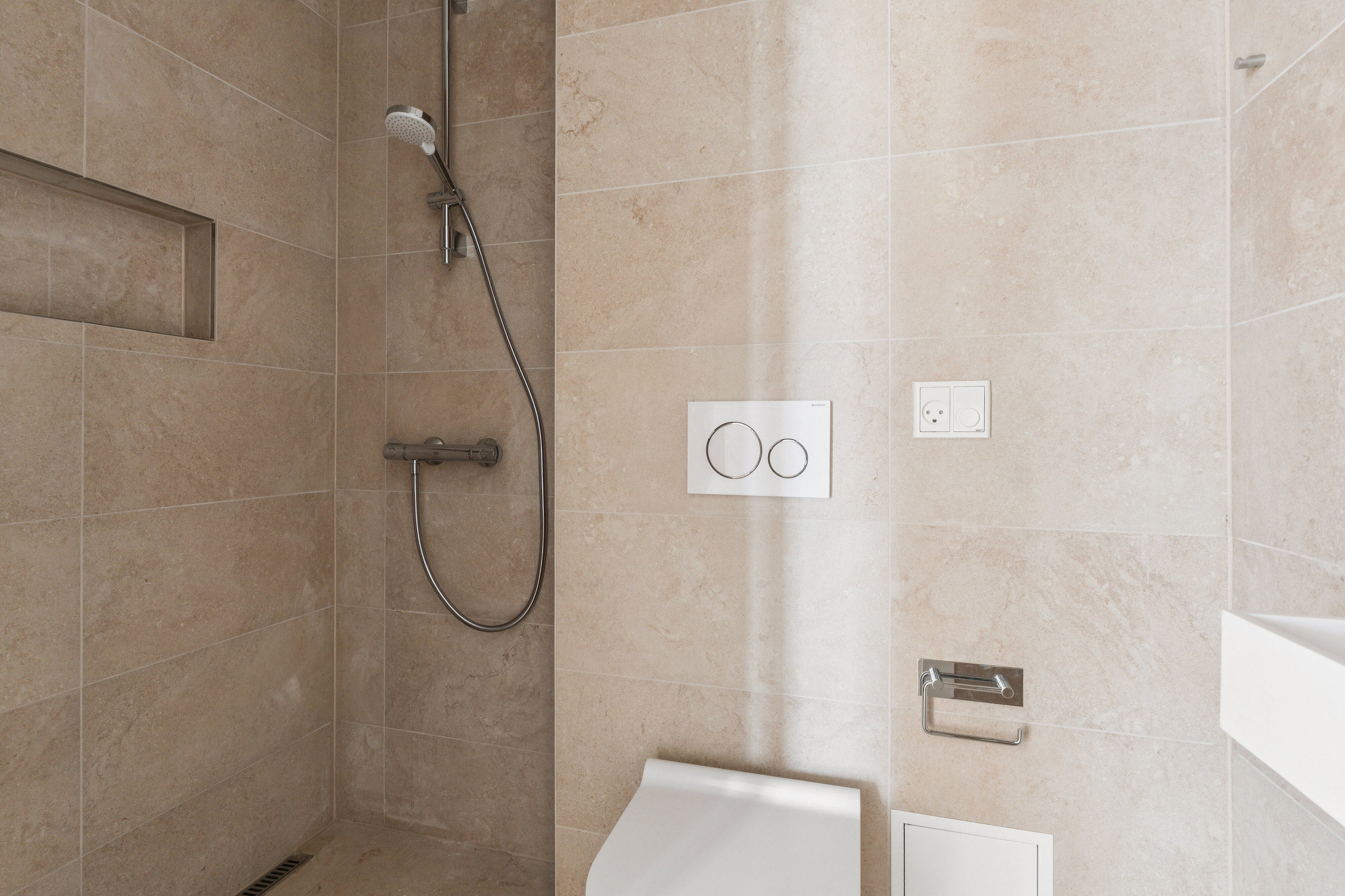 Fremhævet badeværelse billede i fuldskærmstilstand. Billede af Frederiksdalsvej 103B, 2. th., 2830 Virum