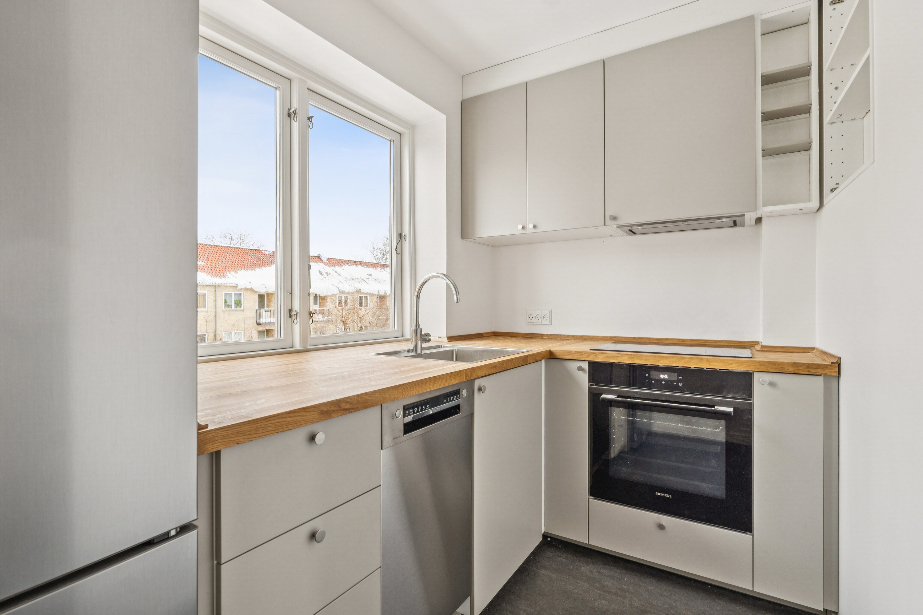 Fremhævet køkken billede i fuldskærmstilstand. Billede af Frederiksdalsvej 103B, 2. th., 2830 Virum