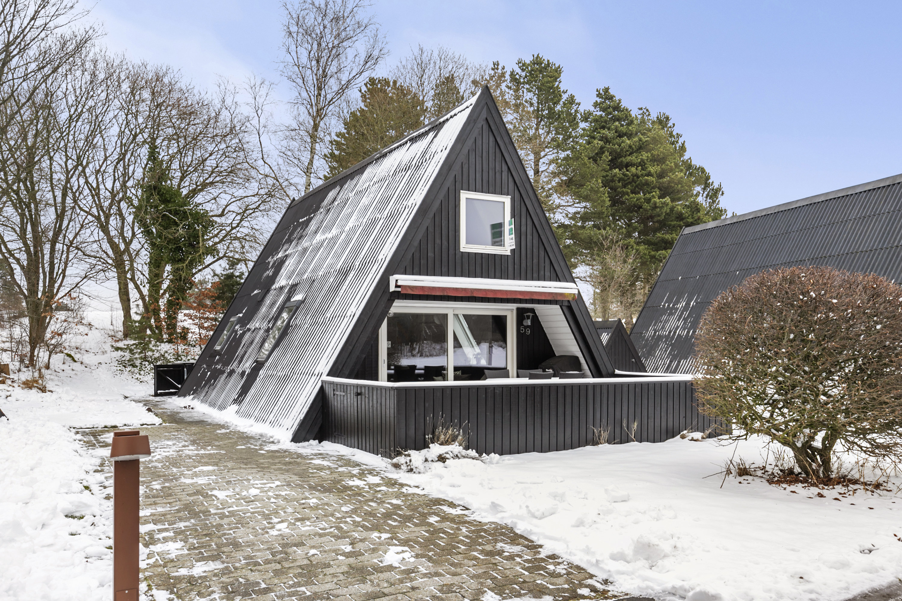 Fremhævet facade billede i fuldskærmstilstand. Billede af Golfsvinget 59, Gatten, 9640 Farsø