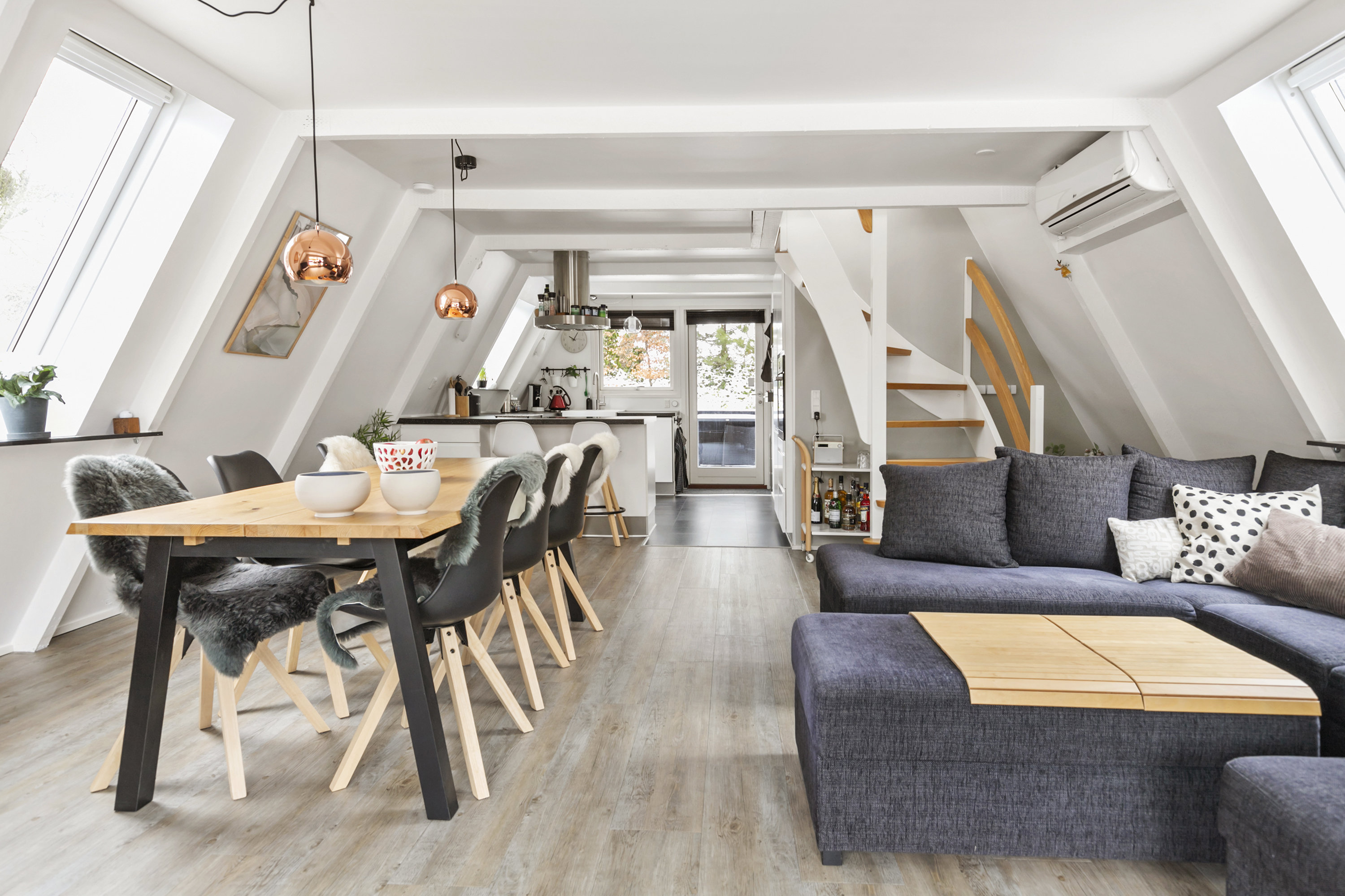 Fremhævet stue billede i fuldskærmstilstand. Billede af Golfsvinget 59, Gatten, 9640 Farsø