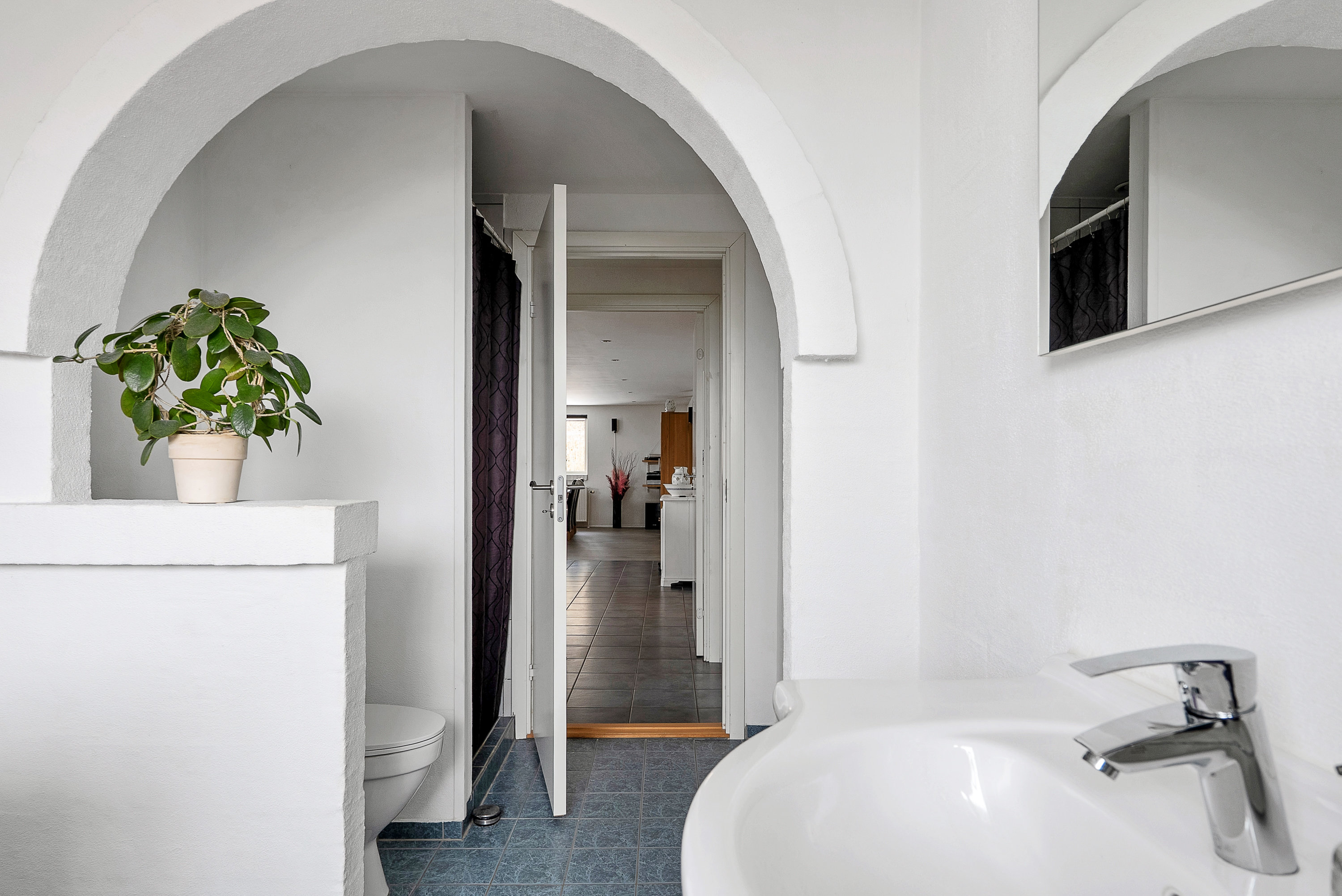 Fremhævet badeværelse billede i fuldskærmstilstand. Billede af Mariehønevænget 12, Hjallese, 5260 Odense S