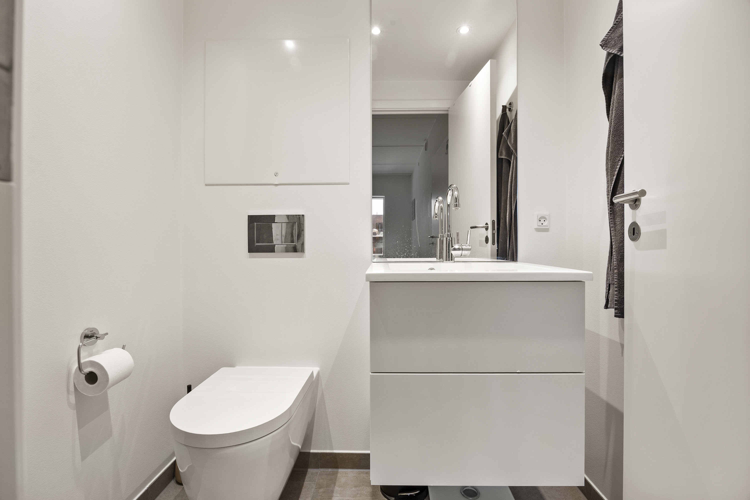 Fremhævet badeværelse billede i fuldskærmstilstand. Billede af Bag Elefanterne 31, 2. 1., 1799 København V