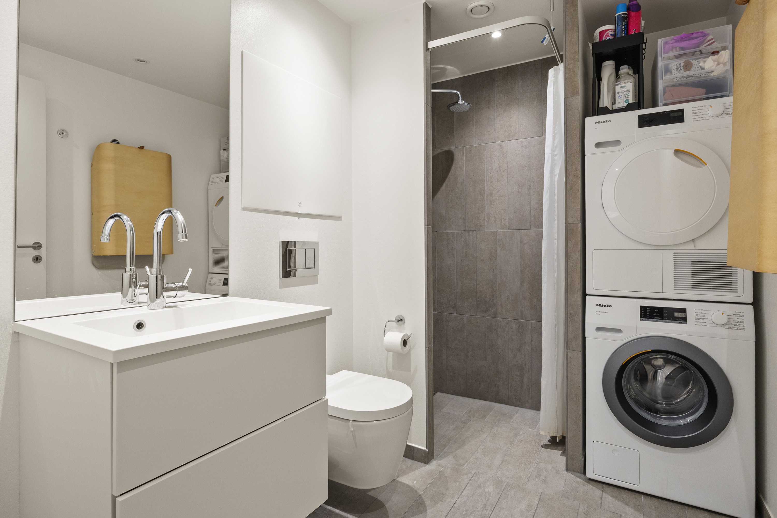 Fremhævet badeværelse billede i fuldskærmstilstand. Billede af Bag Elefanterne 31, 2. 1., 1799 København V