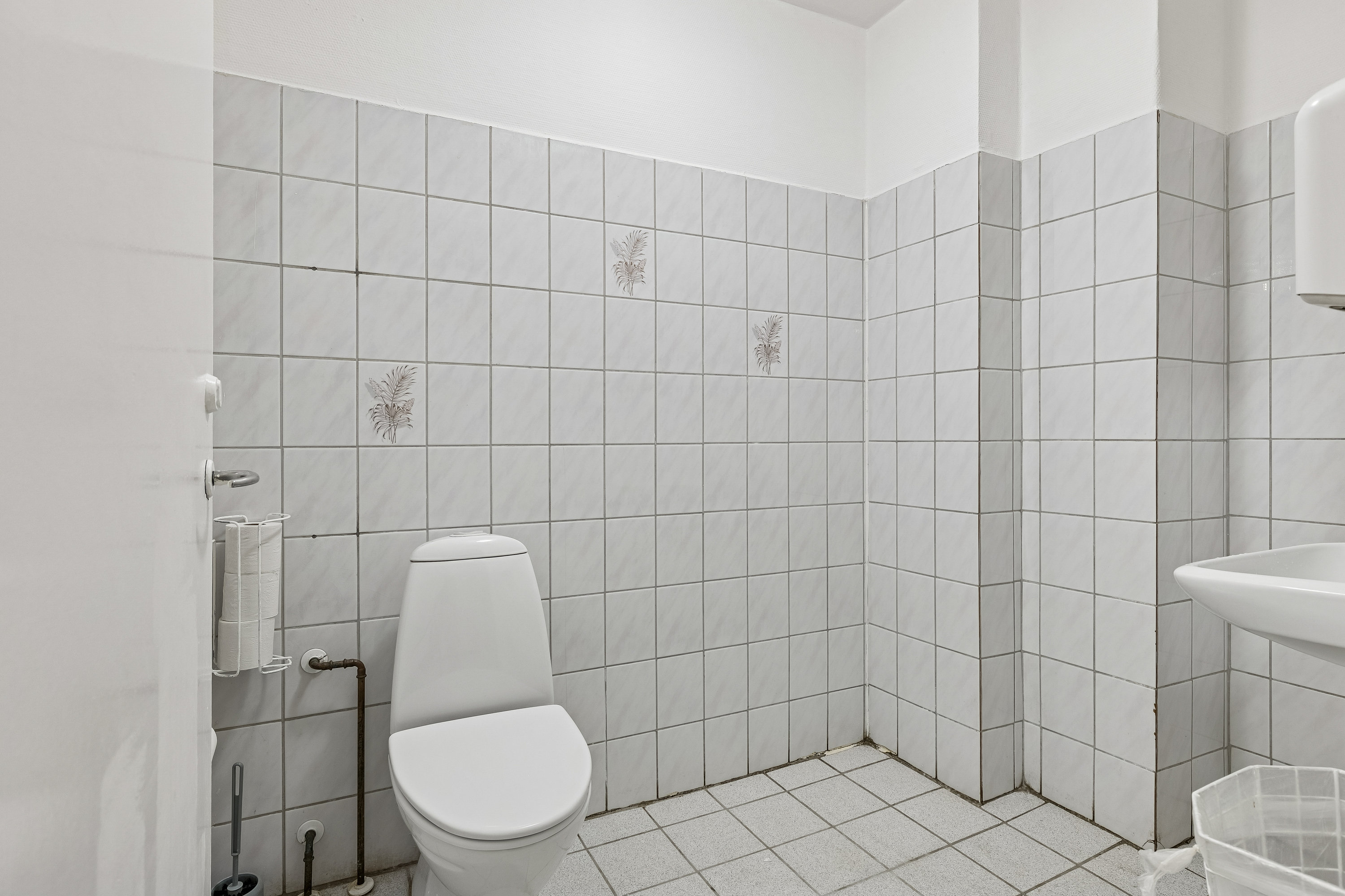 Fremhævet toilet billede i fuldskærmstilstand. Billede af Hovedgaden 47, 4520 Svinninge