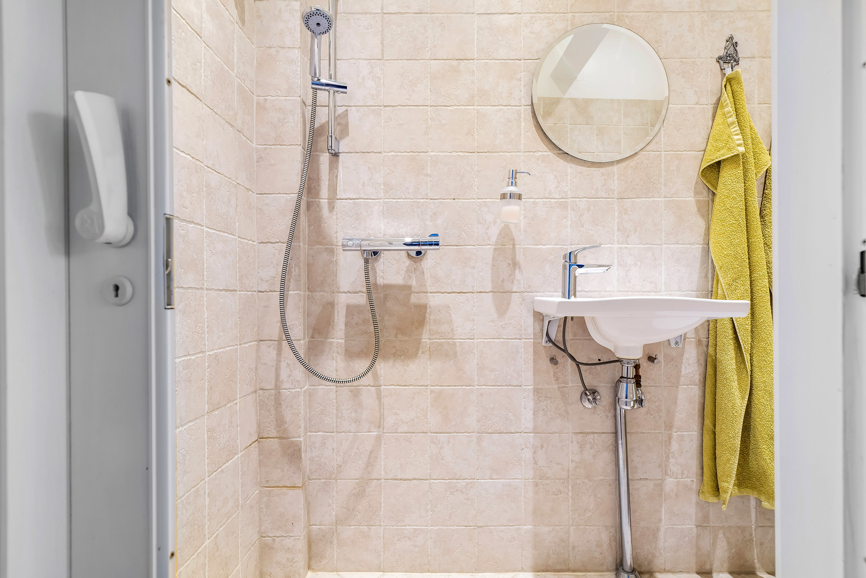 Fremhævet badeværelse billede i fuldskærmstilstand. Billede af Hansensvej 18, st.. th., 3400 Hillerød