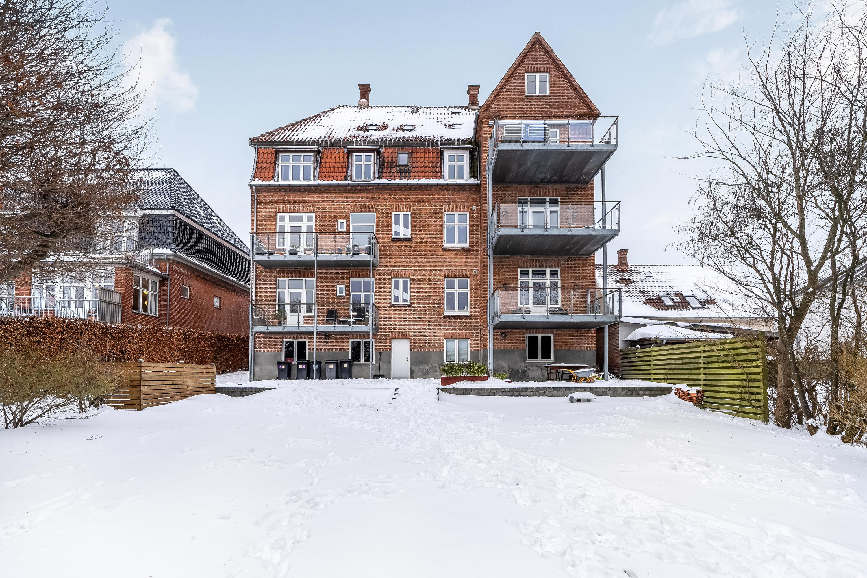 Fremhævet facade billede i fuldskærmstilstand. Billede af Hansensvej 18, st.. th., 3400 Hillerød