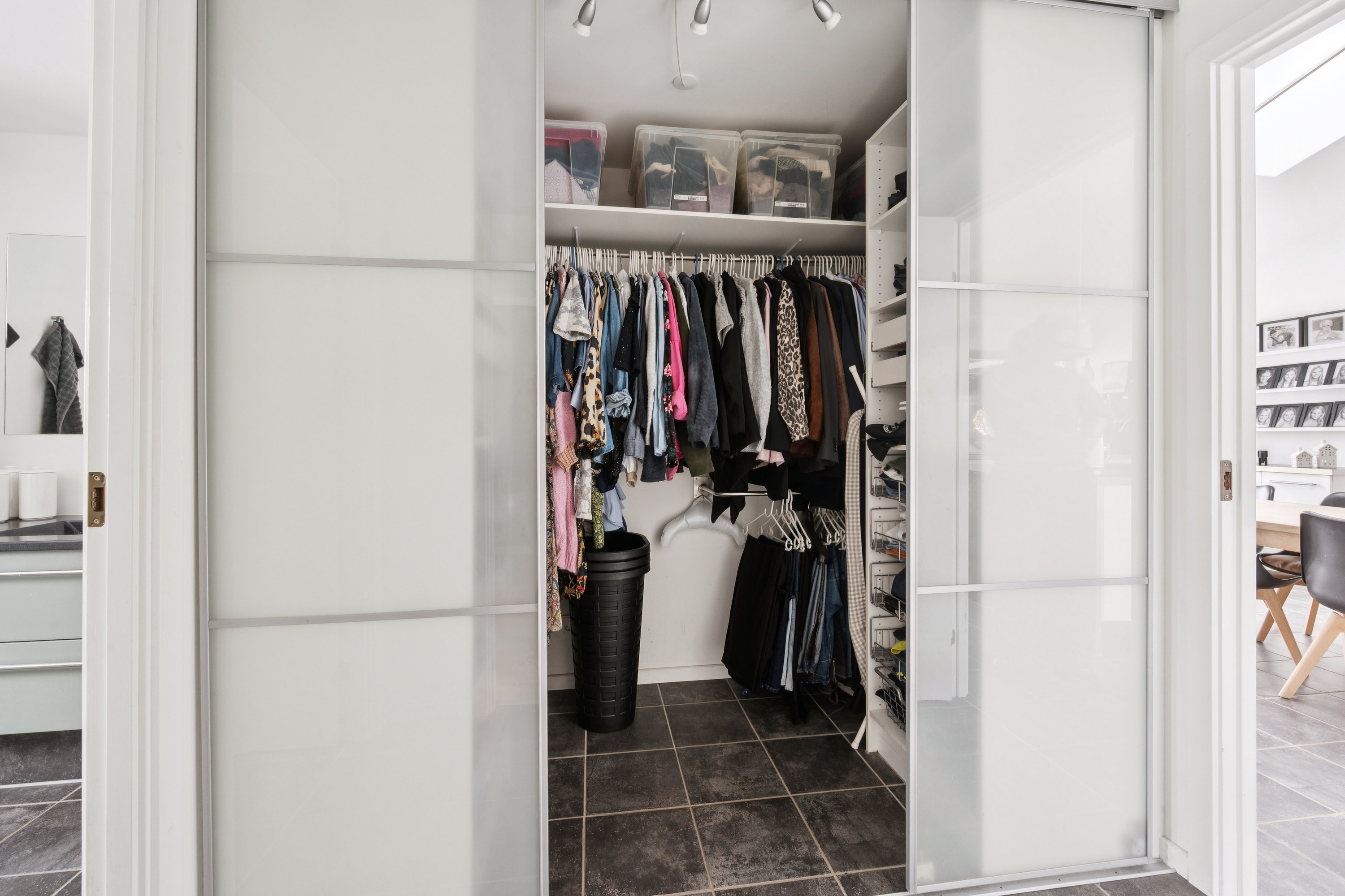 Fremhævet gang billede i fuldskærmstilstand. Billede af Ravskærvej 46, Søften, 8382 Hinnerup