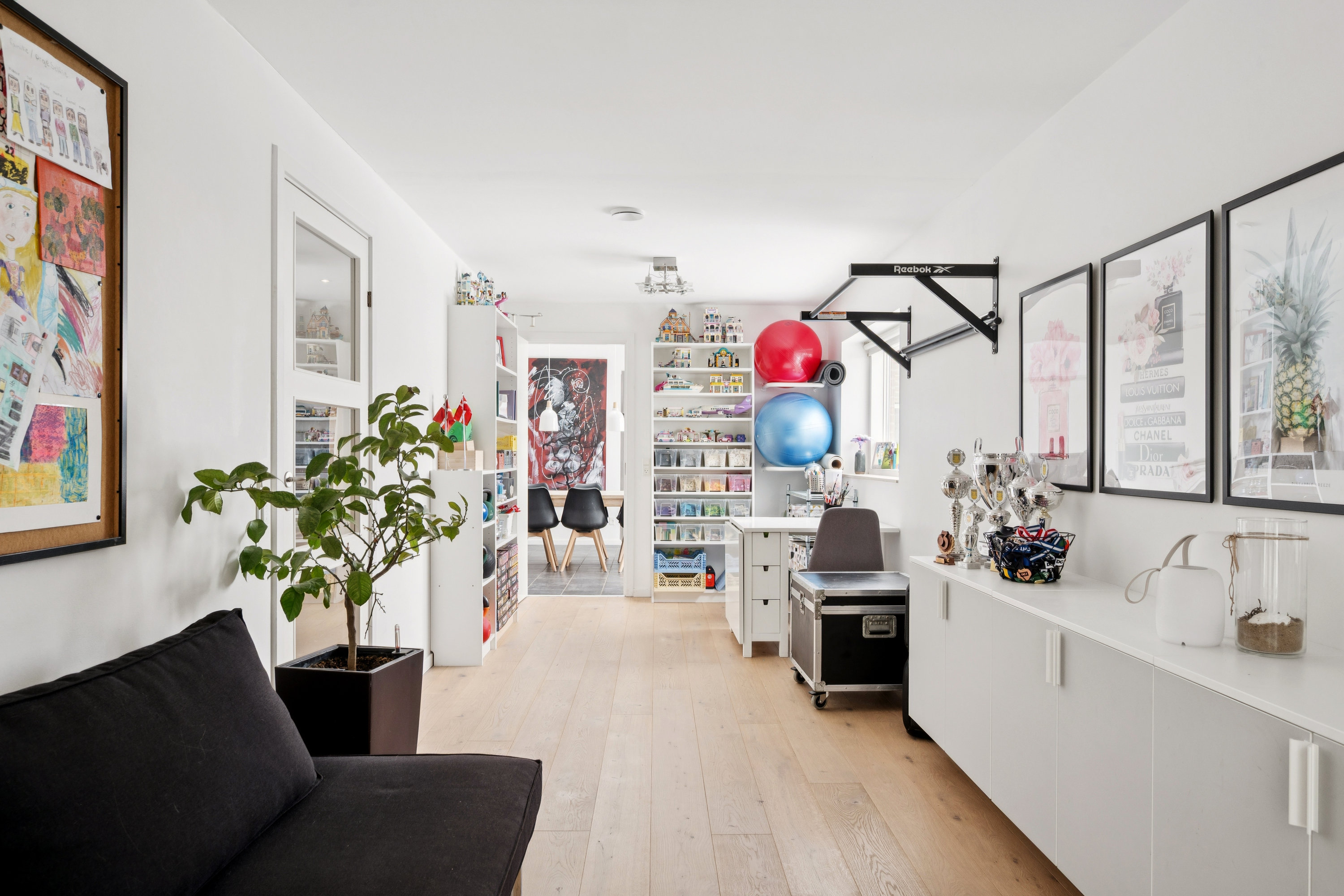 Fremhævet stue billede i fuldskærmstilstand. Billede af Ravskærvej 46, Søften, 8382 Hinnerup