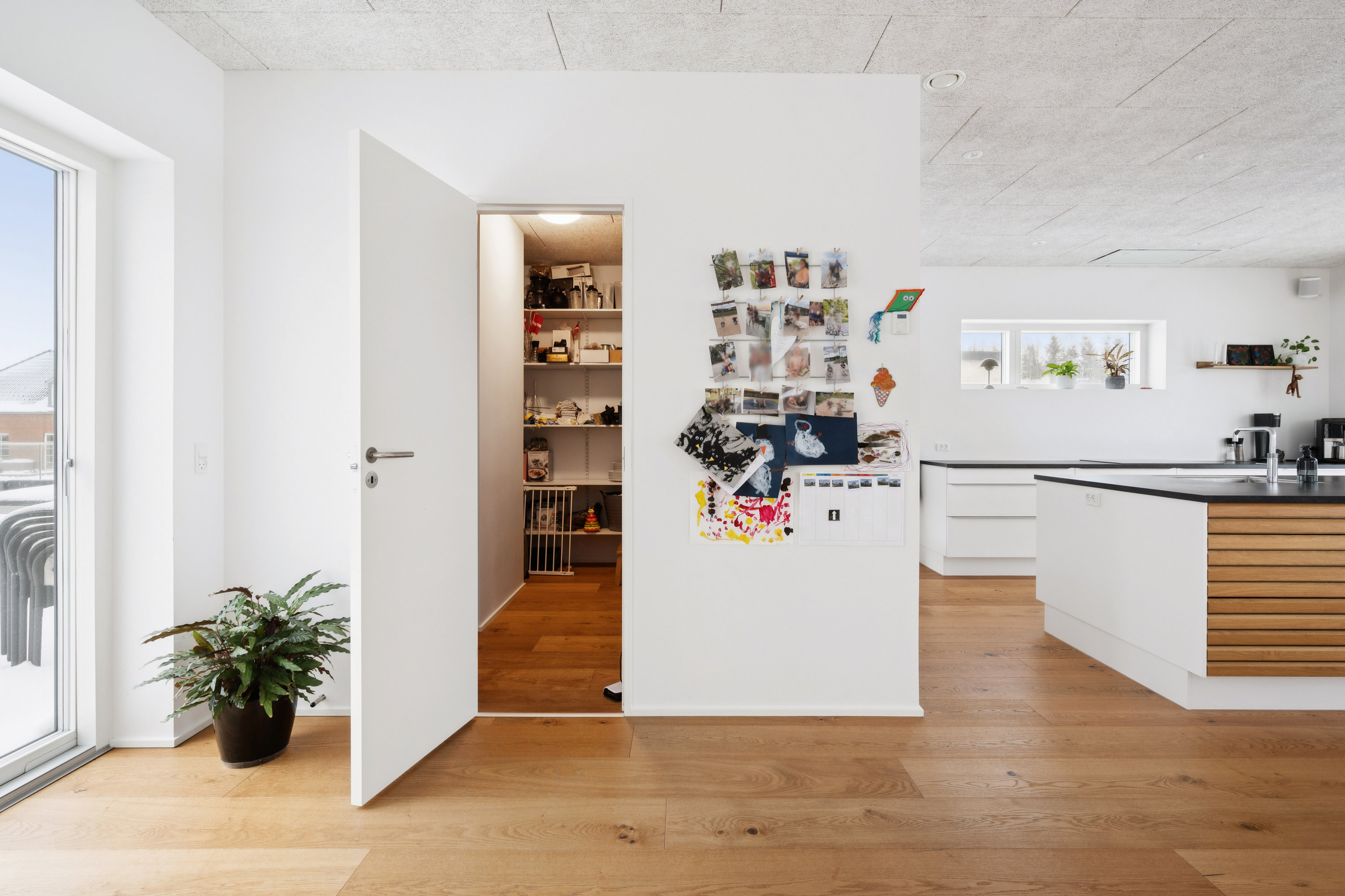 Fremhævet alrum billede i fuldskærmstilstand. Billede af Haarbakken 24, 8382 Hinnerup