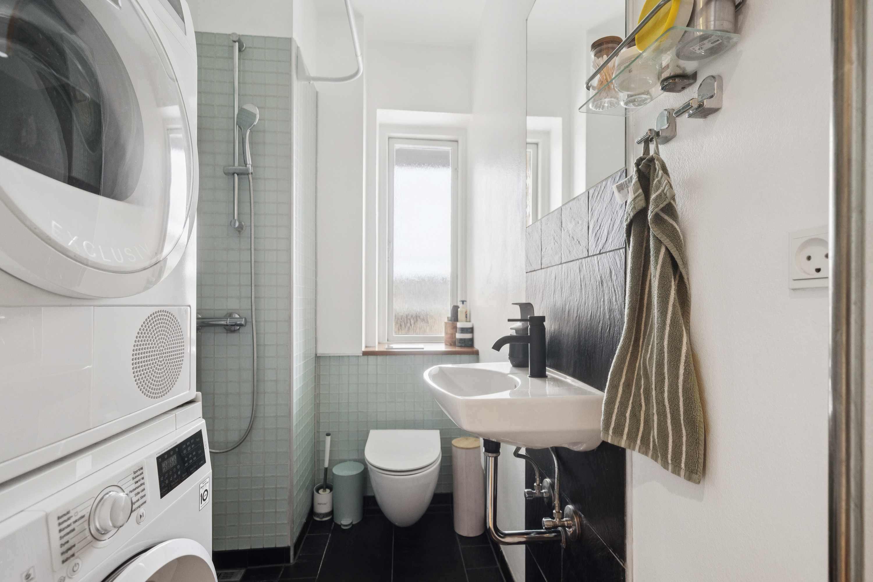 Fremhævet badeværelse billede i fuldskærmstilstand. Billede af Flakholmen 25, 2. 5., 2720 Vanløse