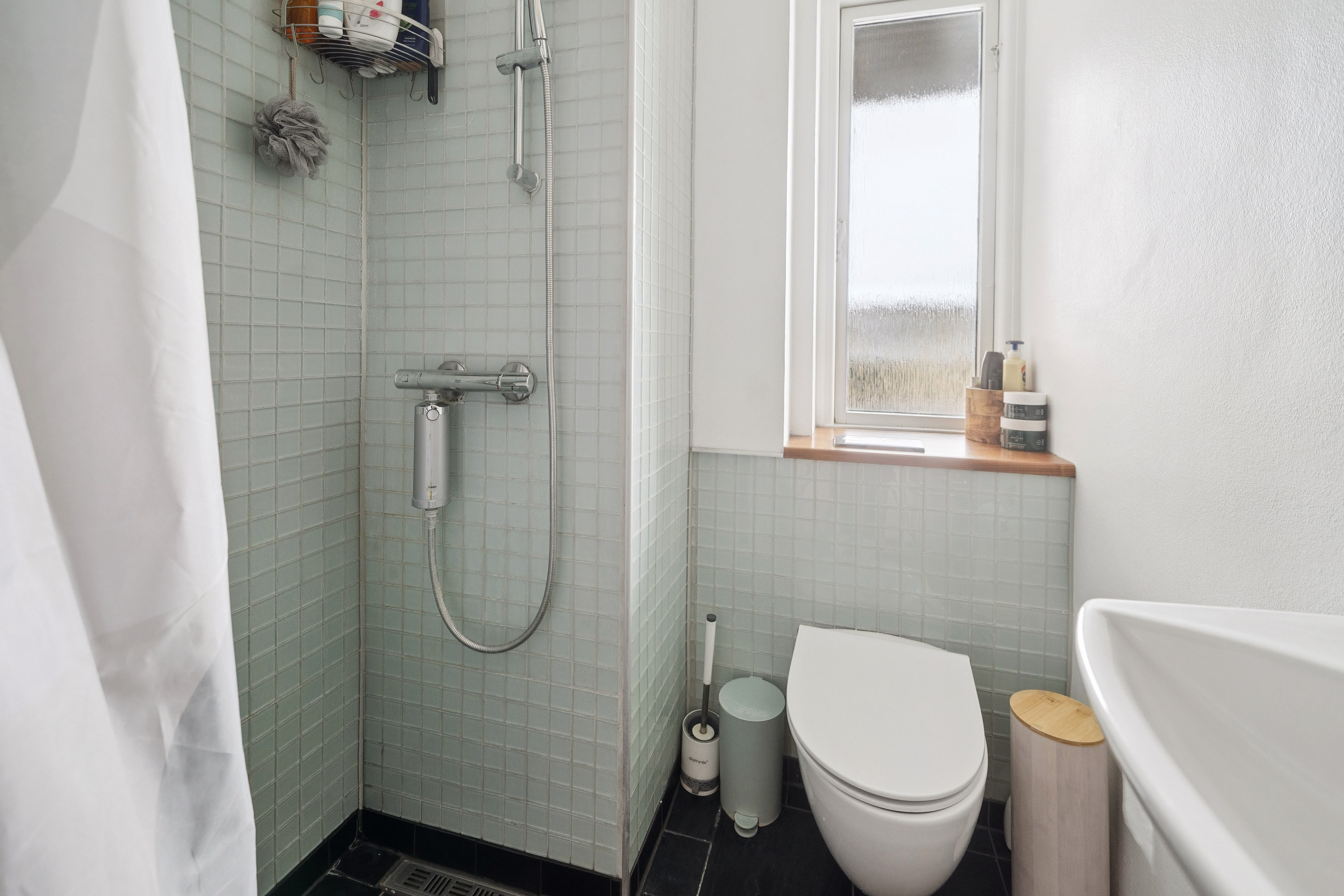 Fremhævet badeværelse billede i fuldskærmstilstand. Billede af Flakholmen 25, 2. 5., 2720 Vanløse