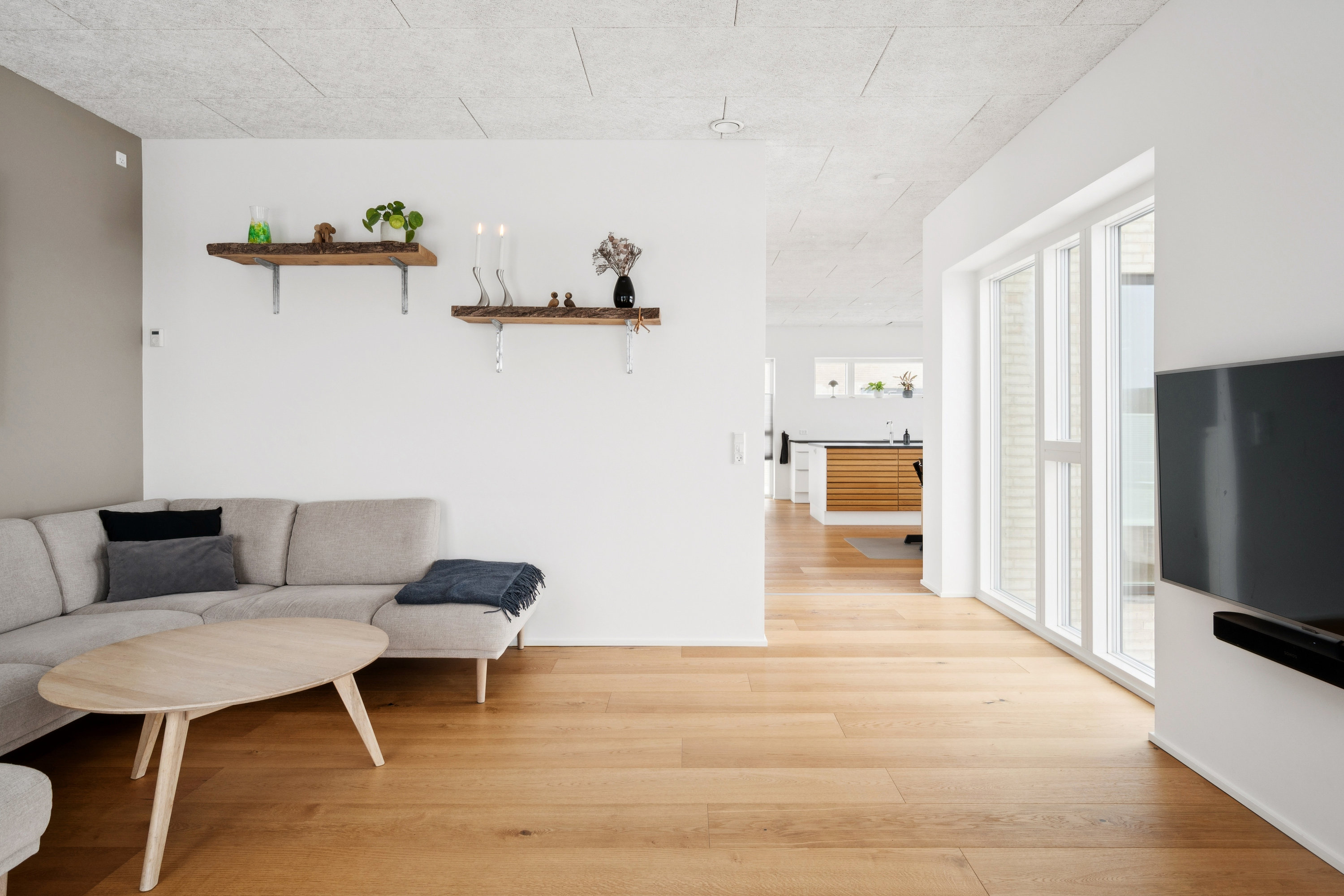 Fremhævet stue billede i fuldskærmstilstand. Billede af Haarbakken 24, 8382 Hinnerup