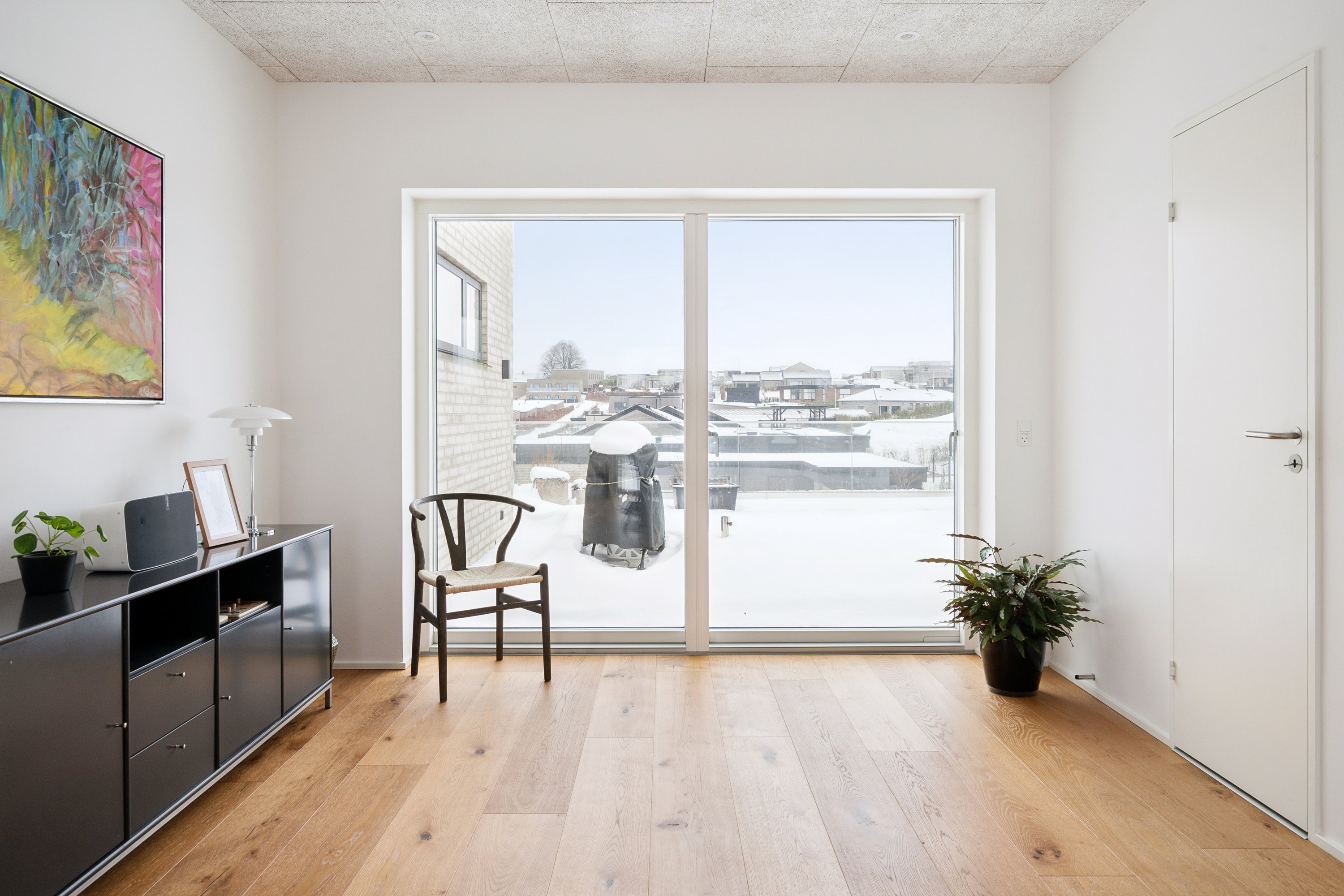 Fremhævet stue billede i fuldskærmstilstand. Billede af Haarbakken 24, 8382 Hinnerup