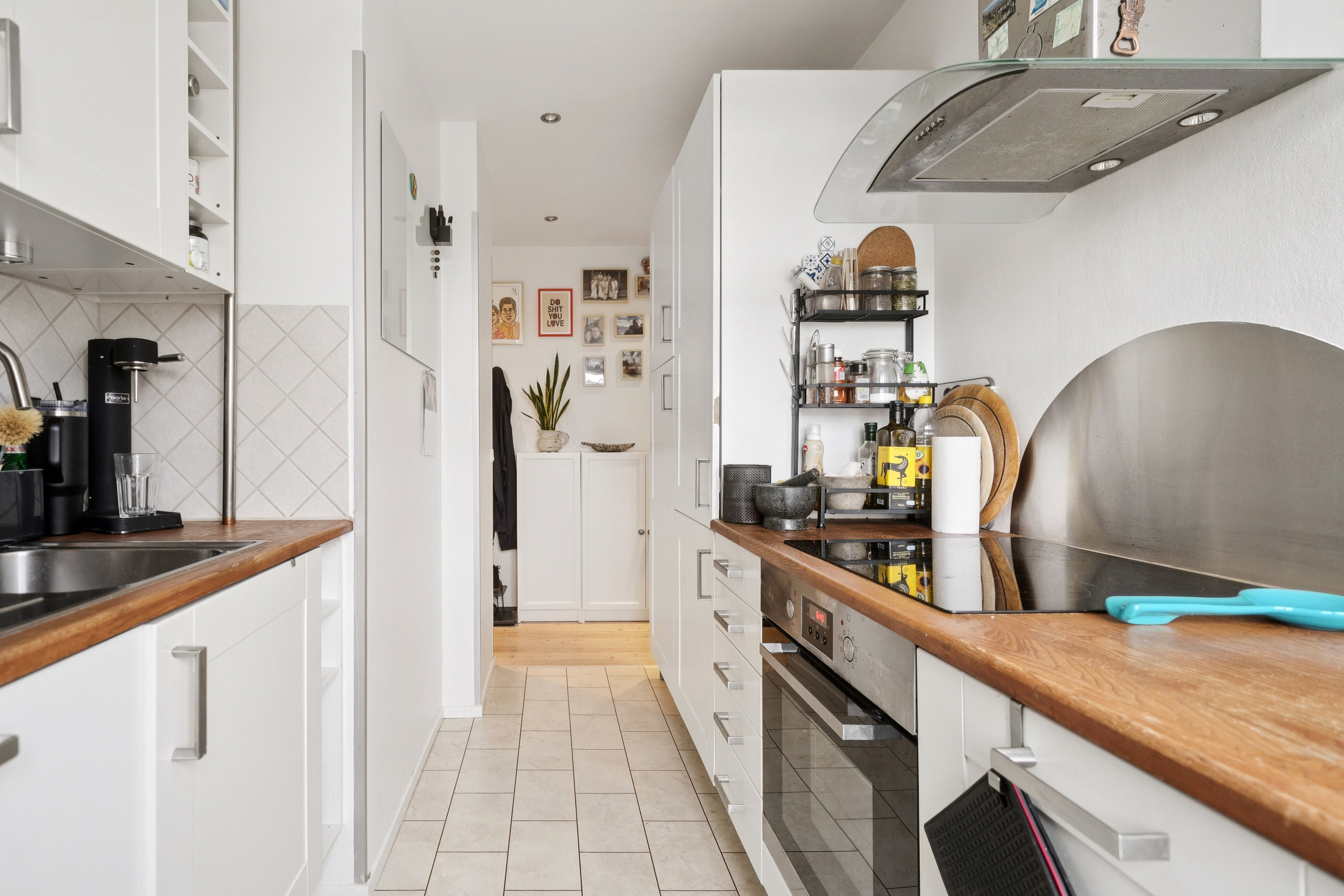 Fremhævet køkken billede i fuldskærmstilstand. Billede af Flakholmen 25, 2. 5., 2720 Vanløse