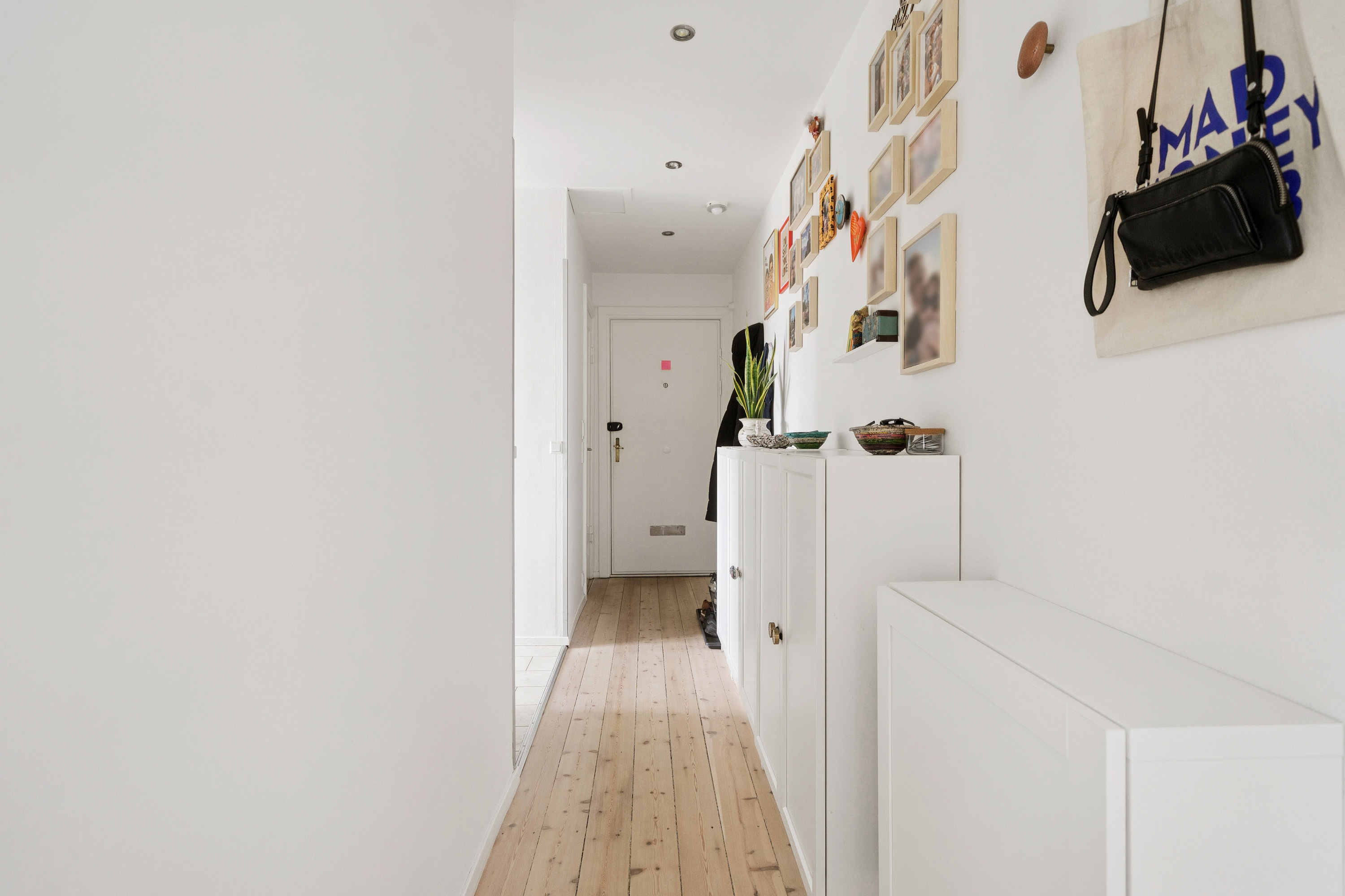 Fremhævet gang billede i fuldskærmstilstand. Billede af Flakholmen 25, 2. 5., 2720 Vanløse