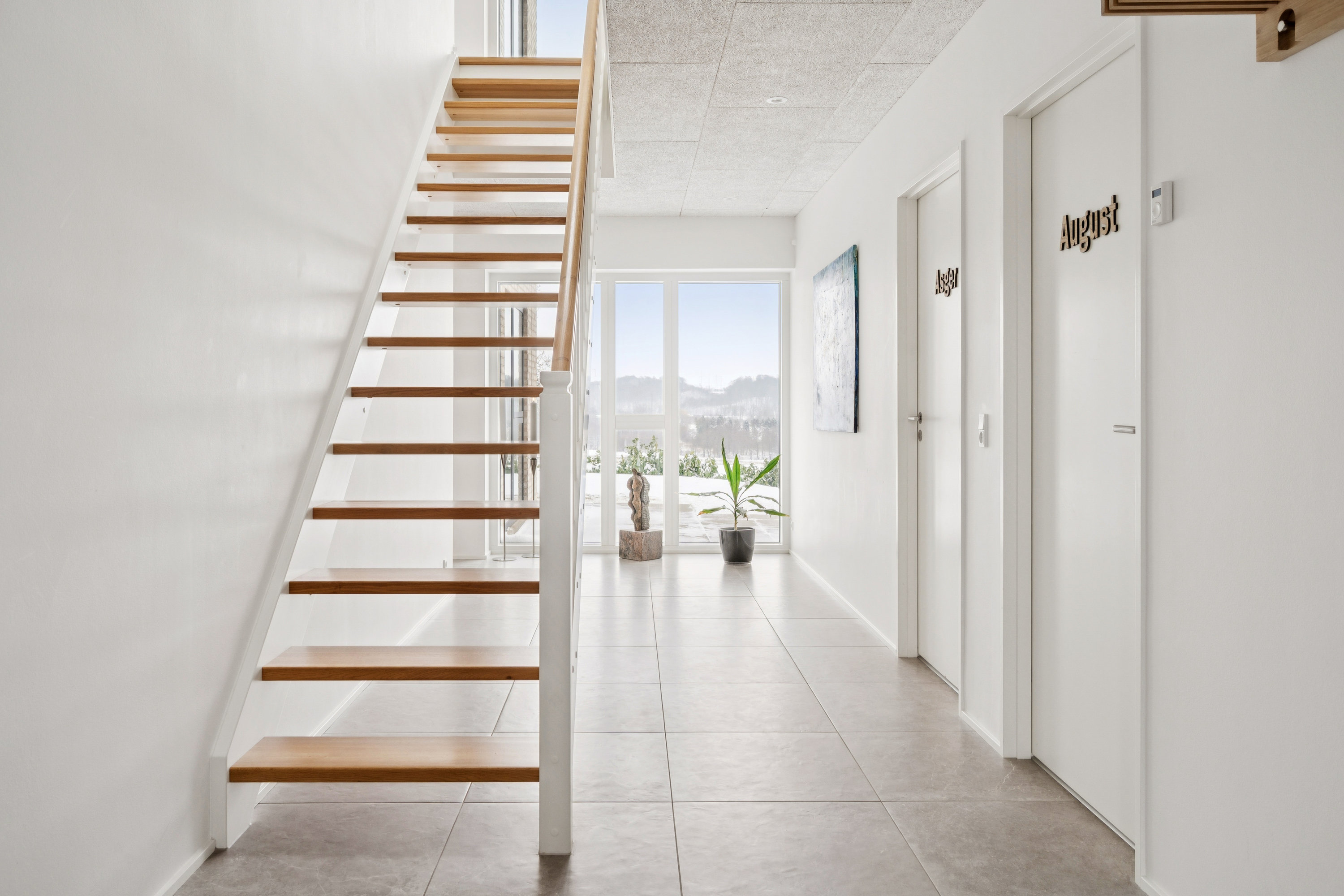 Fremhævet gang billede i fuldskærmstilstand. Billede af Haarbakken 24, 8382 Hinnerup