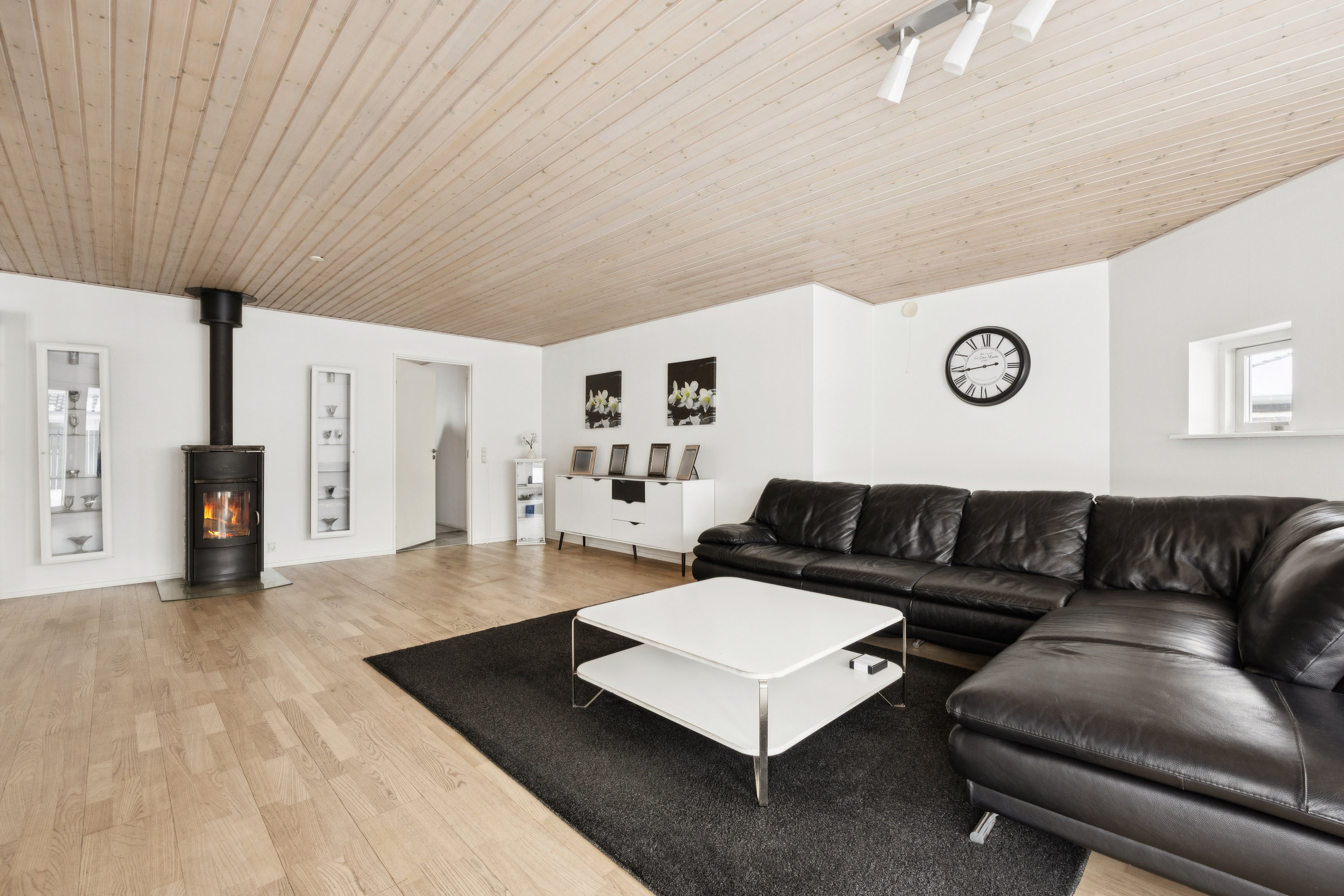 Fremhævet stue billede i fuldskærmstilstand. Billede af Humlekærgård 12, 4600 Køge